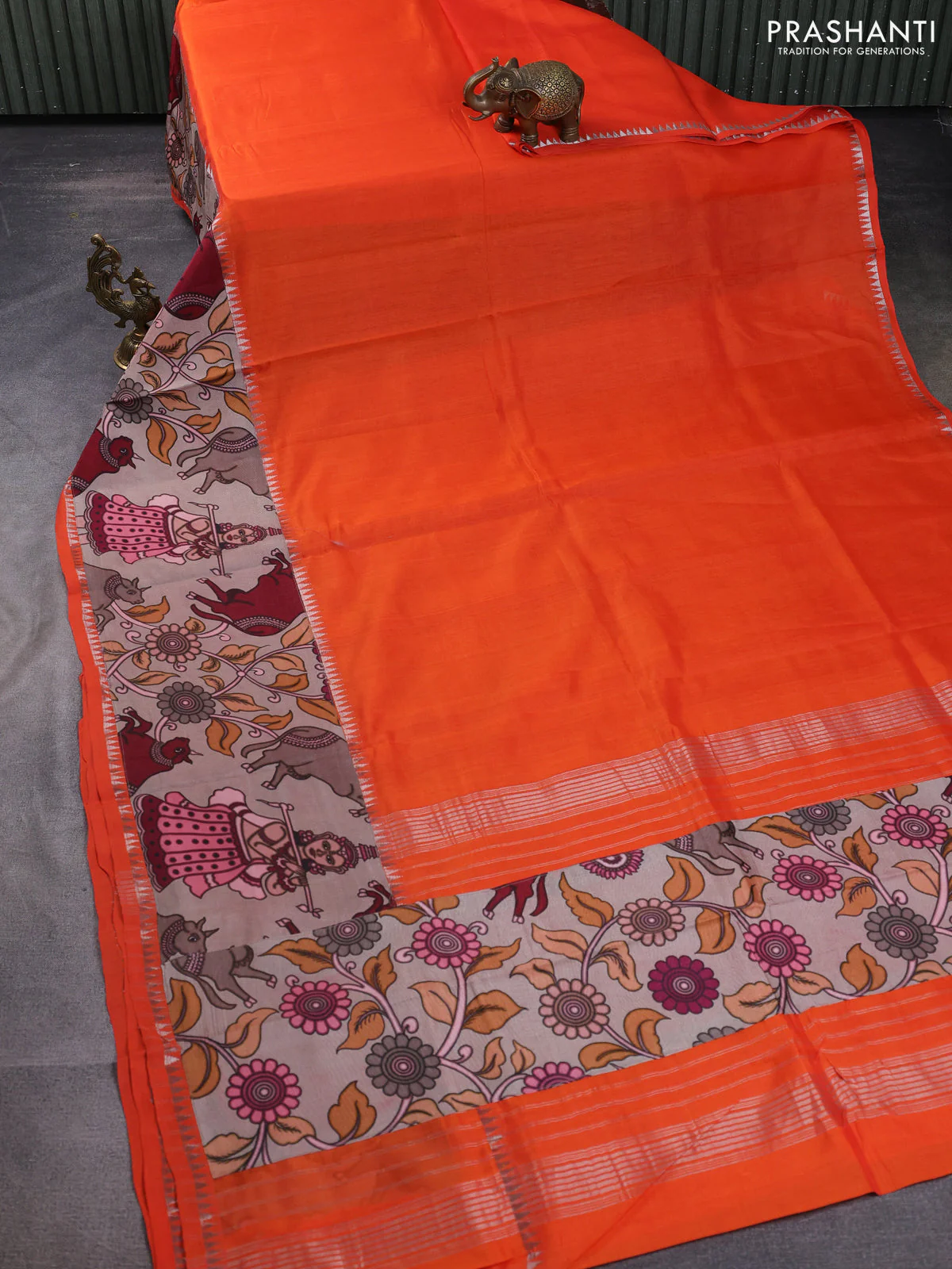 Mangalgiri silk cotton saree orange and beige with plain body and temple design kalamkari printed applique border - Image 2