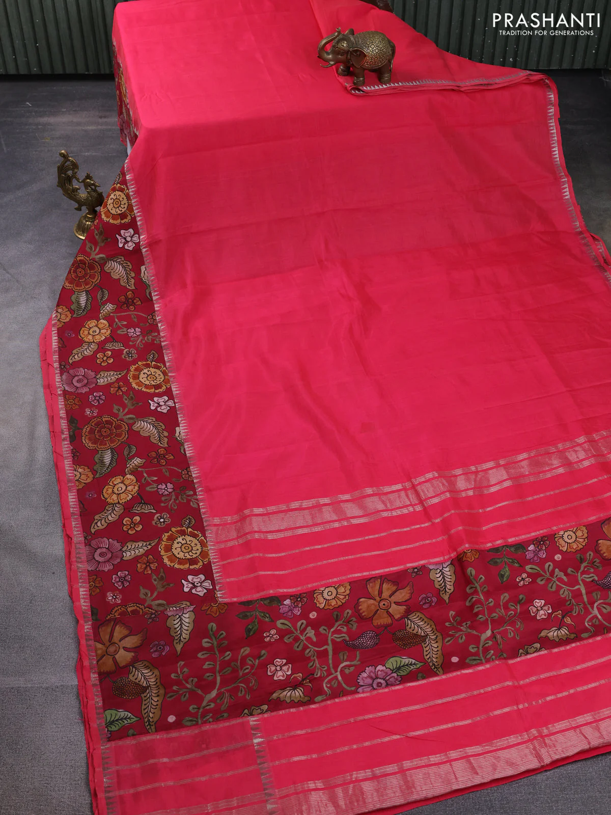 Mangalgiri silk cotton saree pink shade and maroon with plain body and temple design kalamkari printed applique border - Image 2
