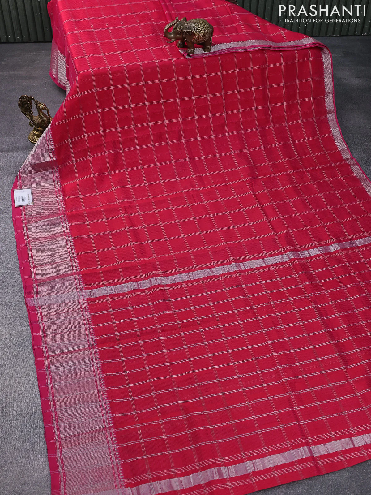 Mangalgiri silk cotton saree pink with allover silver zari woven checked pattern and silver zari woven border - Image 2