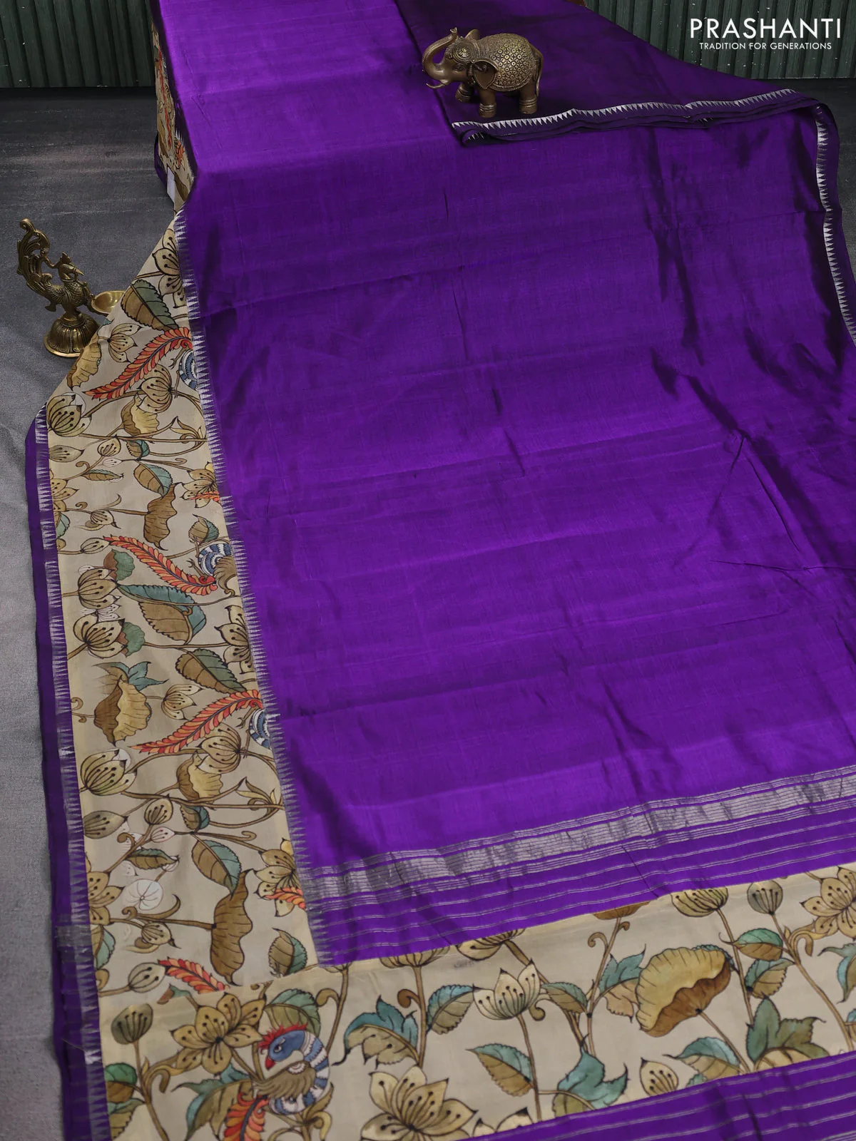 Mangalgiri silk cotton saree violet and beige with plain body and temple design kalamkari printed applique border - Image 2