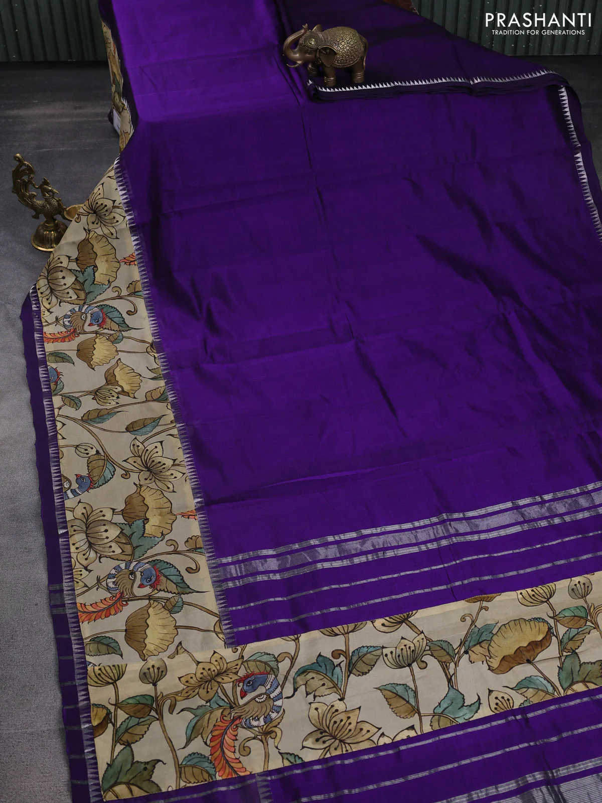 Mangalgiri silk cotton saree violet and beige with plain body and temple design kalamkari printed applique border - Image 2