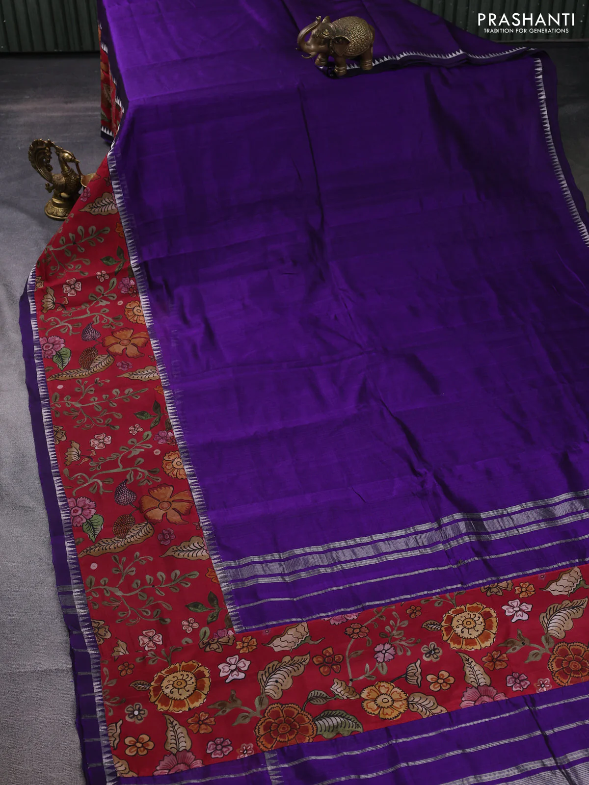 Mangalgiri silk cotton saree violet and dark pink with plain body and long kalamkari printed applique border - Image 2