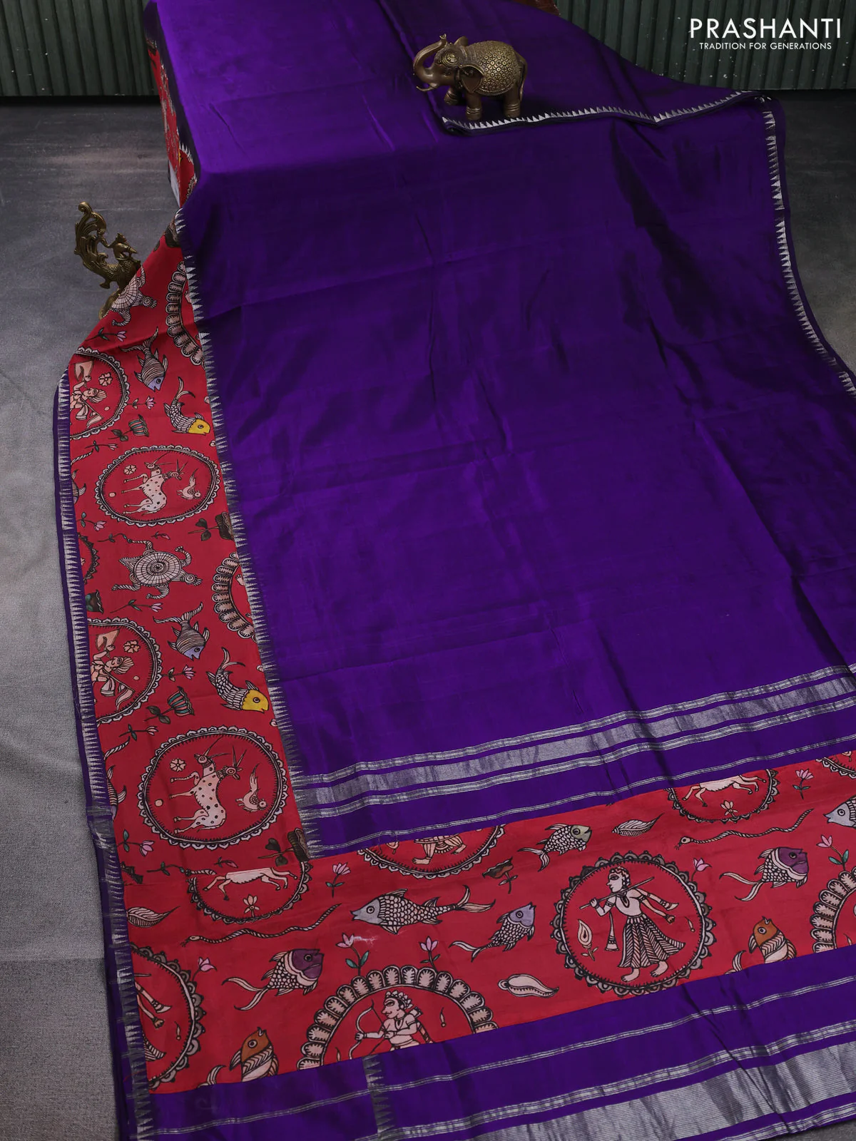 Mangalgiri silk cotton saree violet and maroon with plain body and temple design kalamkari printed applique border - Image 2