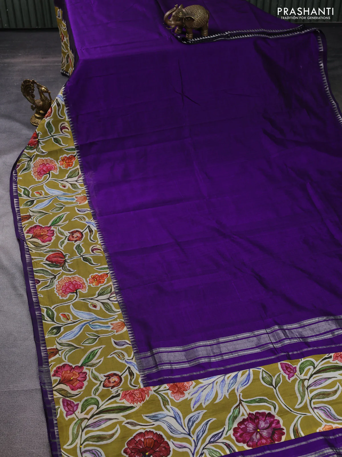 Mangalgiri silk cotton saree violet and mehendi green with plain body and long kalamkari printed applique border - Image 2