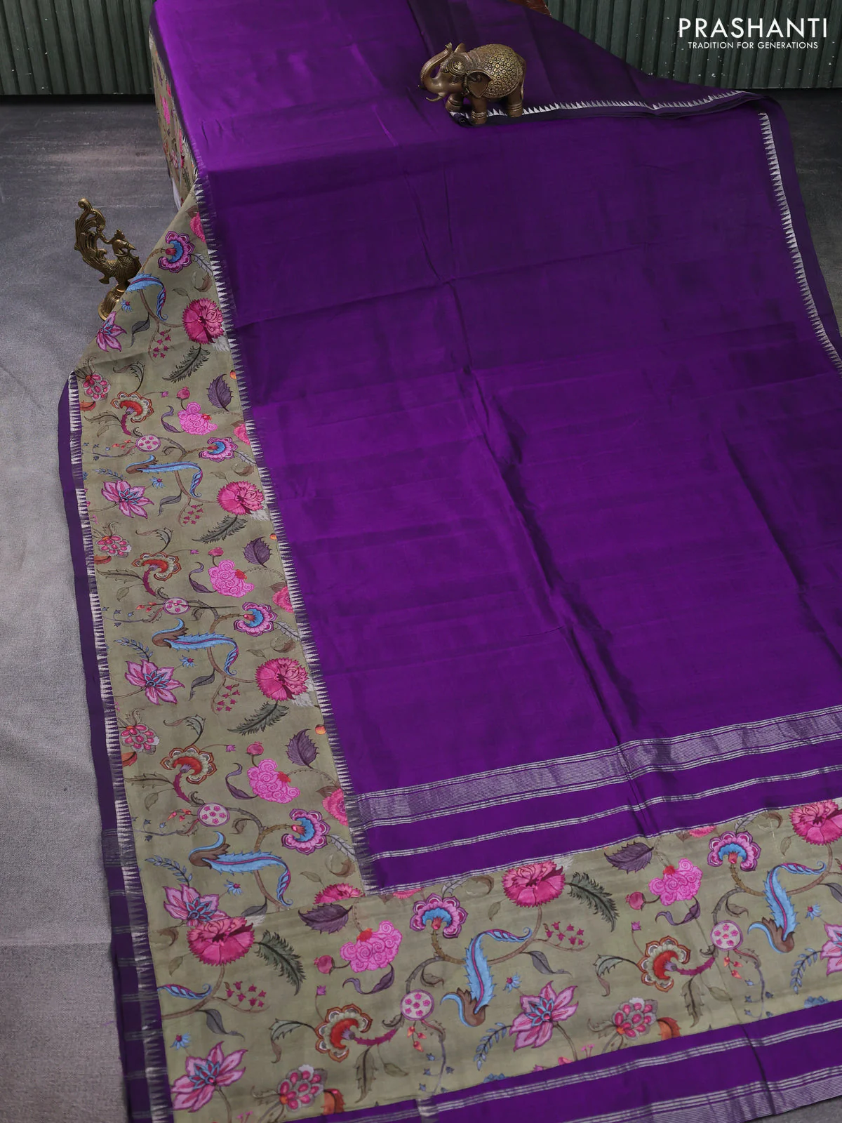 Mangalgiri silk cotton saree violet and pastel green with plain body and temple design kalamkari printed applique border - Image 2