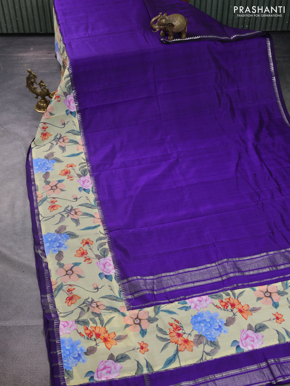 Mangalgiri silk cotton saree violet and pista green with plain body and temple design kalamkari printed applique border - Image 2
