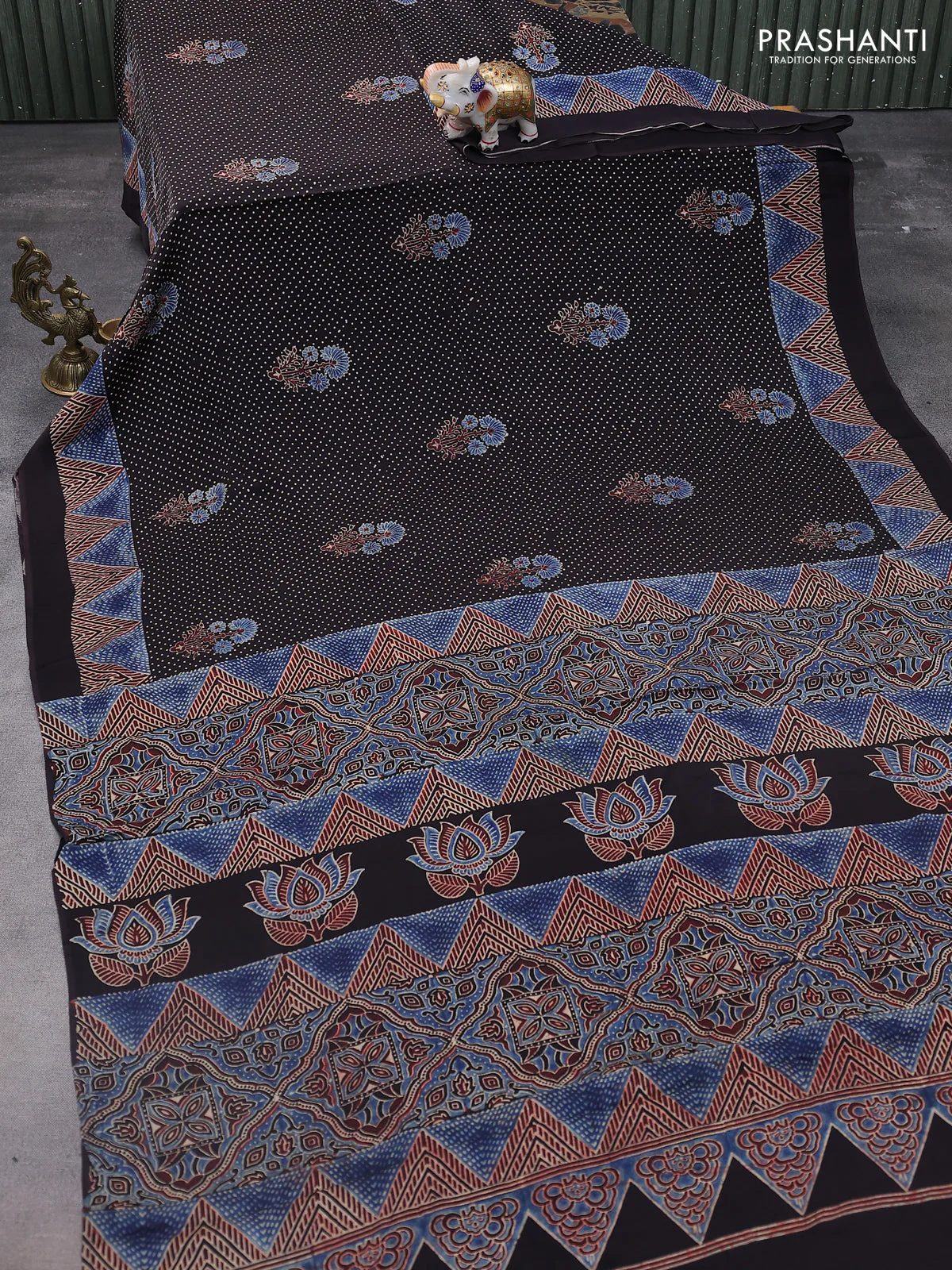 Modal silk saree black with allover ajrakh prints and printed pallu - Image 2