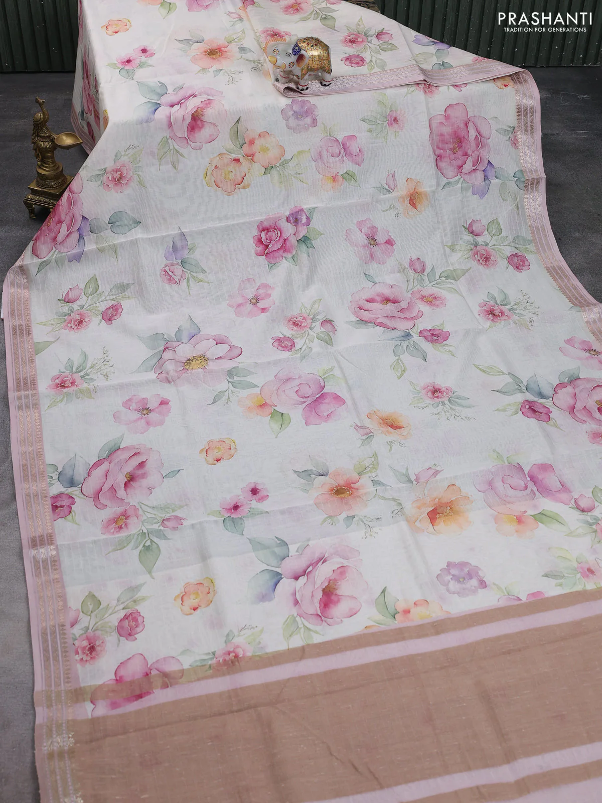 Mul chanderi saree cream and baby pink with allover floral digital prints and zari woven border - Image 2