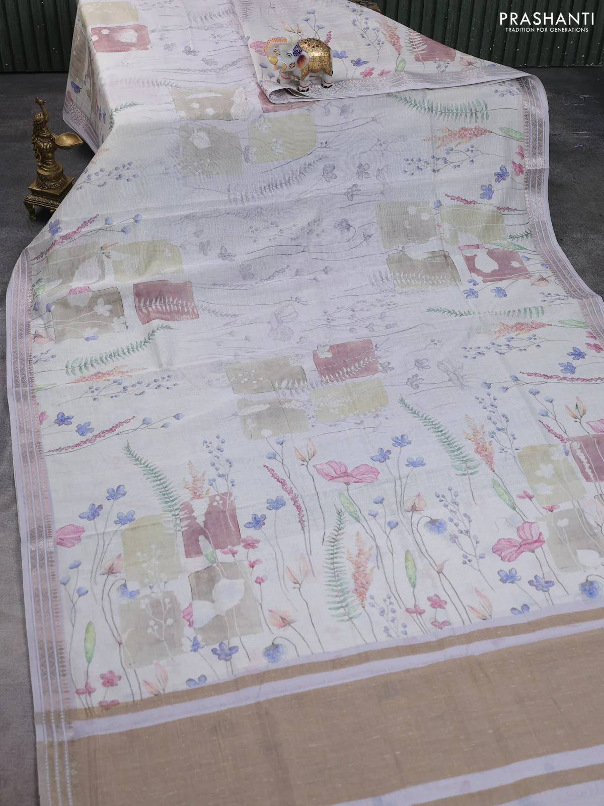 Mul chanderi saree cream and mild lavender with allover floral digital prints and zari woven border - Image 2