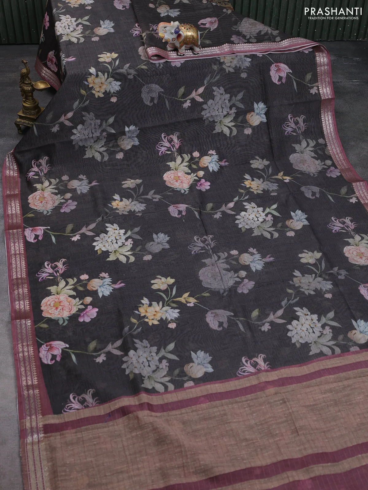 Mul chanderi saree elephant grey and mavue pink with allover floral digital prints and zari woven border - Image 2