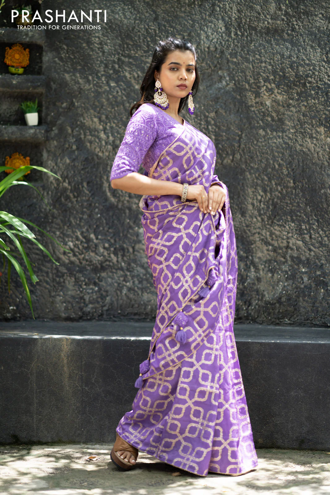 Munga tussar silk saree lavender shade with allover banarasi zari weaves and gottapatti lace work border and readymade chikankari work blouse - Image 3