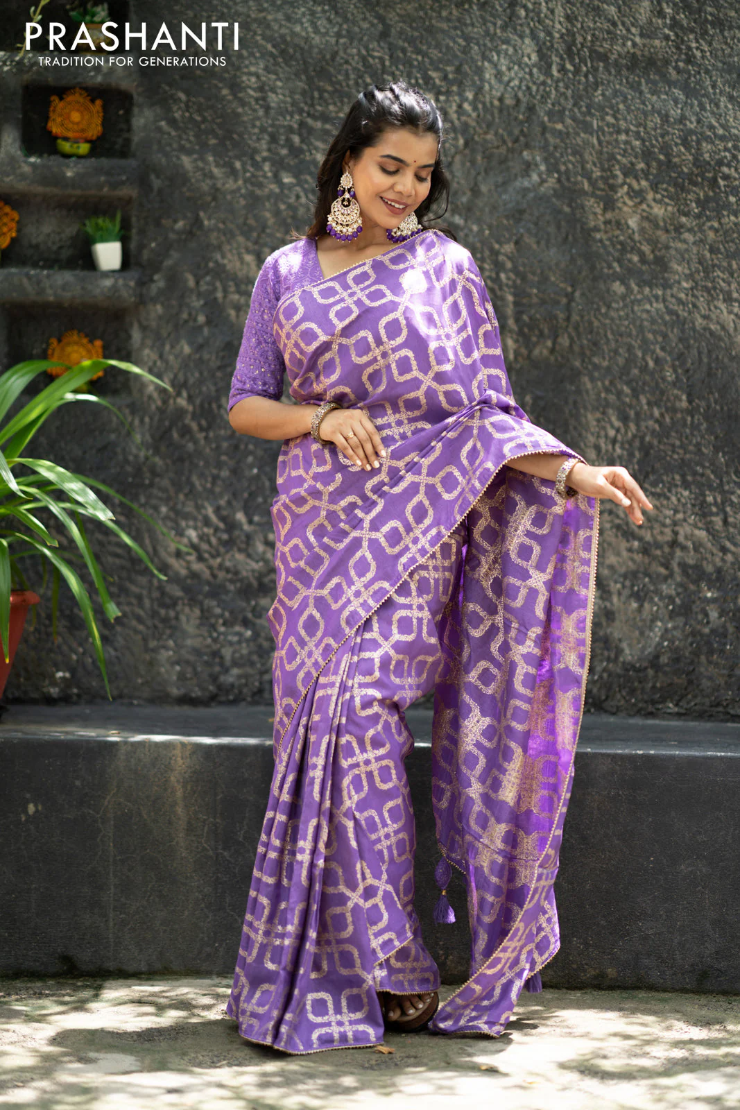 Munga tussar silk saree lavender shade with allover banarasi zari weaves and gottapatti lace work border and readymade chikankari work blouse - Image 4