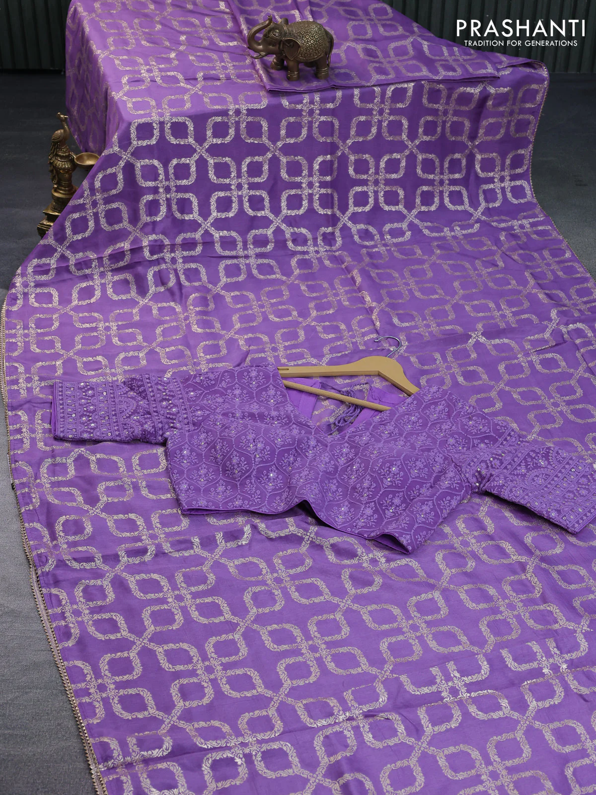Munga tussar silk saree lavender shade with allover banarasi zari weaves and gottapatti lace work border and readymade chikankari work blouse - Image 7