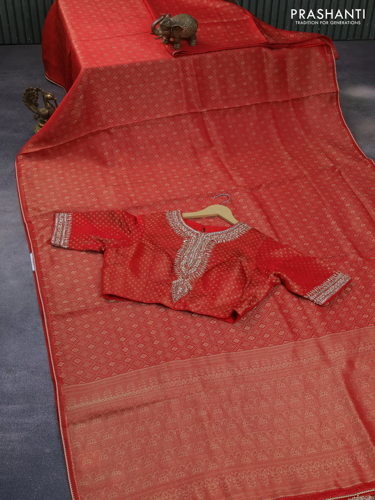 Munga tussar silk saree red with allover zari woven brocade weaves and lace work border with readymade embroidery work blouse - Image 3