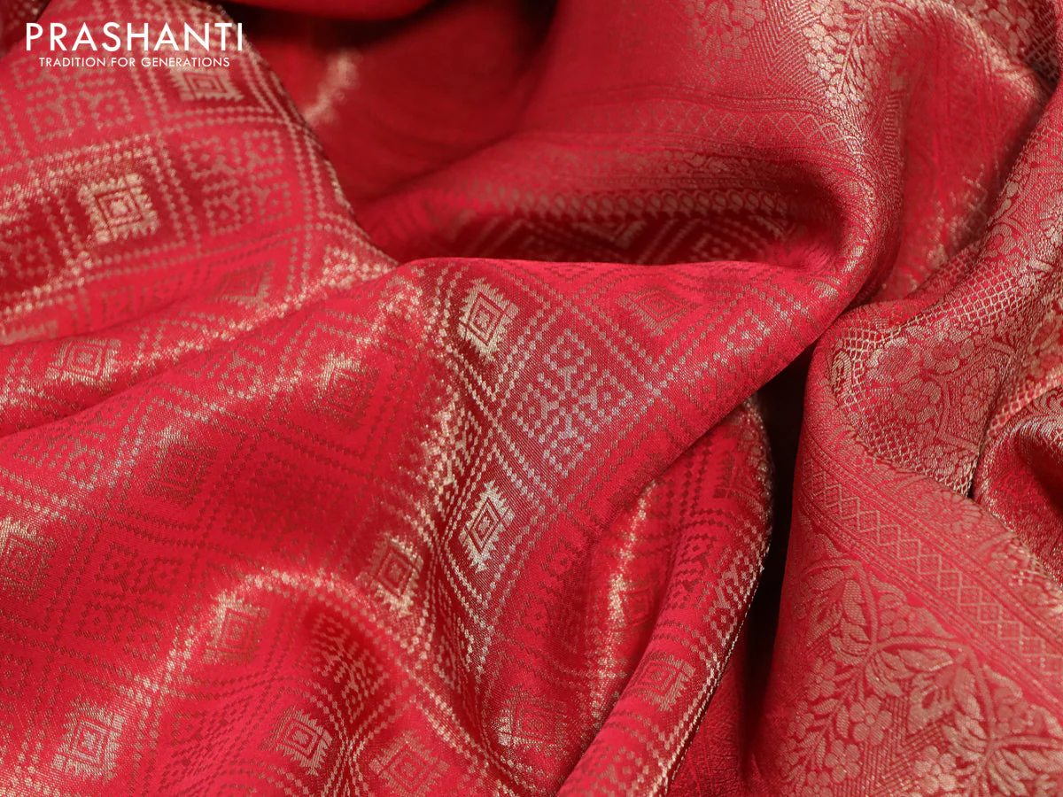 Munga tussar silk saree red with allover zari woven brocade weaves and lace work border with readymade embroidery work blouse - Image 4