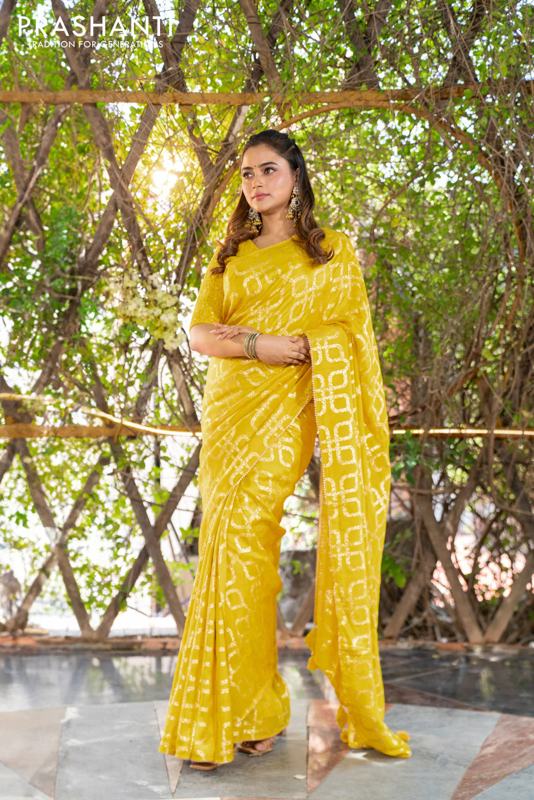 Munga tussar silk saree yellow with allover banarasi zari weaves and gottapatti lace work border and readymade chikankari work blouse - Image 3