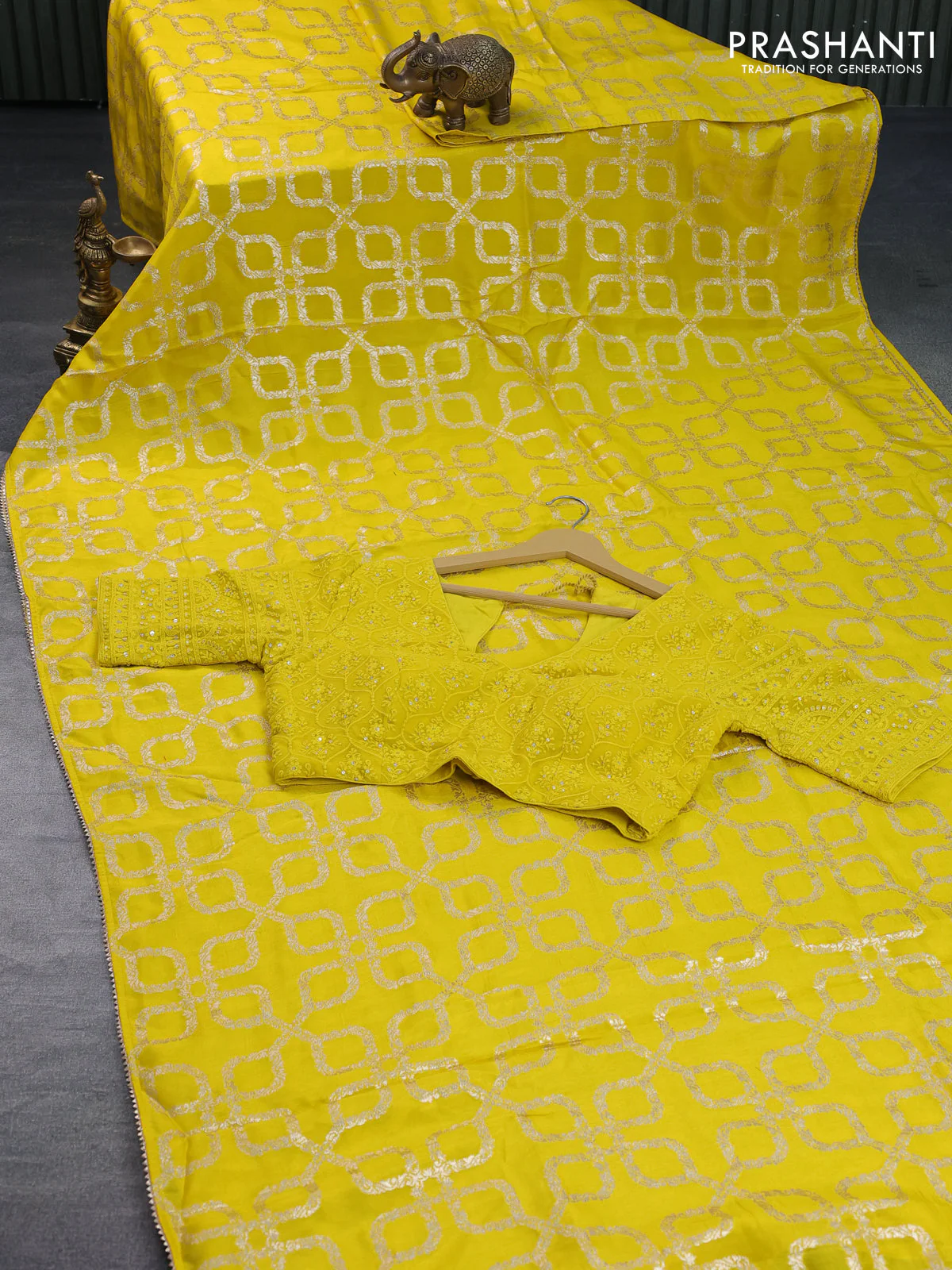 Munga tussar silk saree yellow with allover banarasi zari weaves and gottapatti lace work border and readymade chikankari work blouse - Image 5