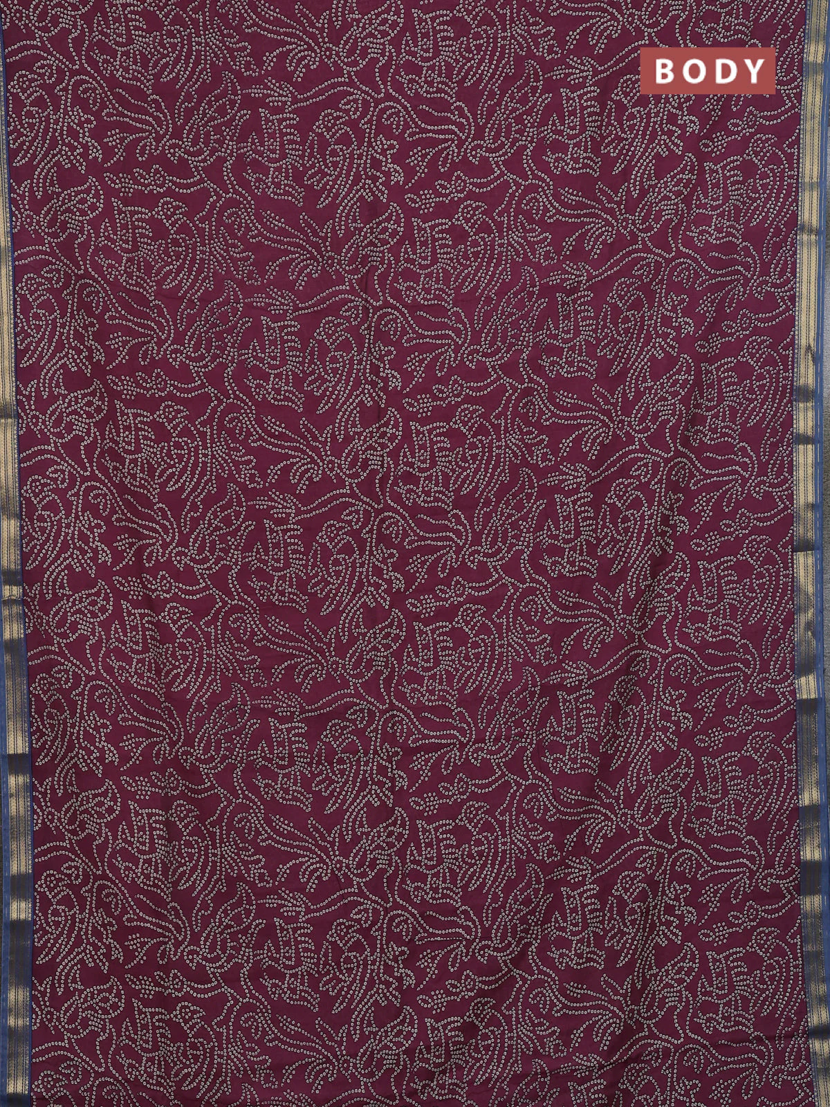 Muslin silk saree maroon and blue shade with allover bandhani prints and zari woven border - Image 2