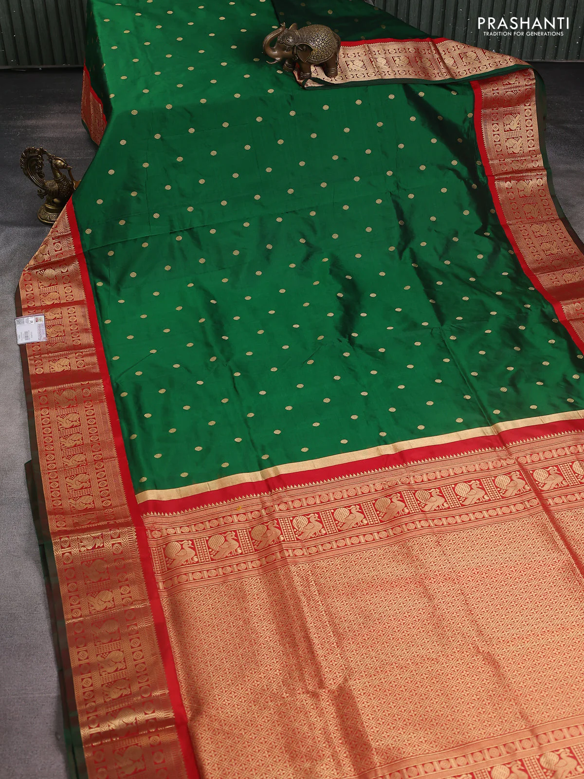 Narayanpet silk saree bottle green and red with allover zari woven buttas and annam zari woven butta korvai border - Image 2