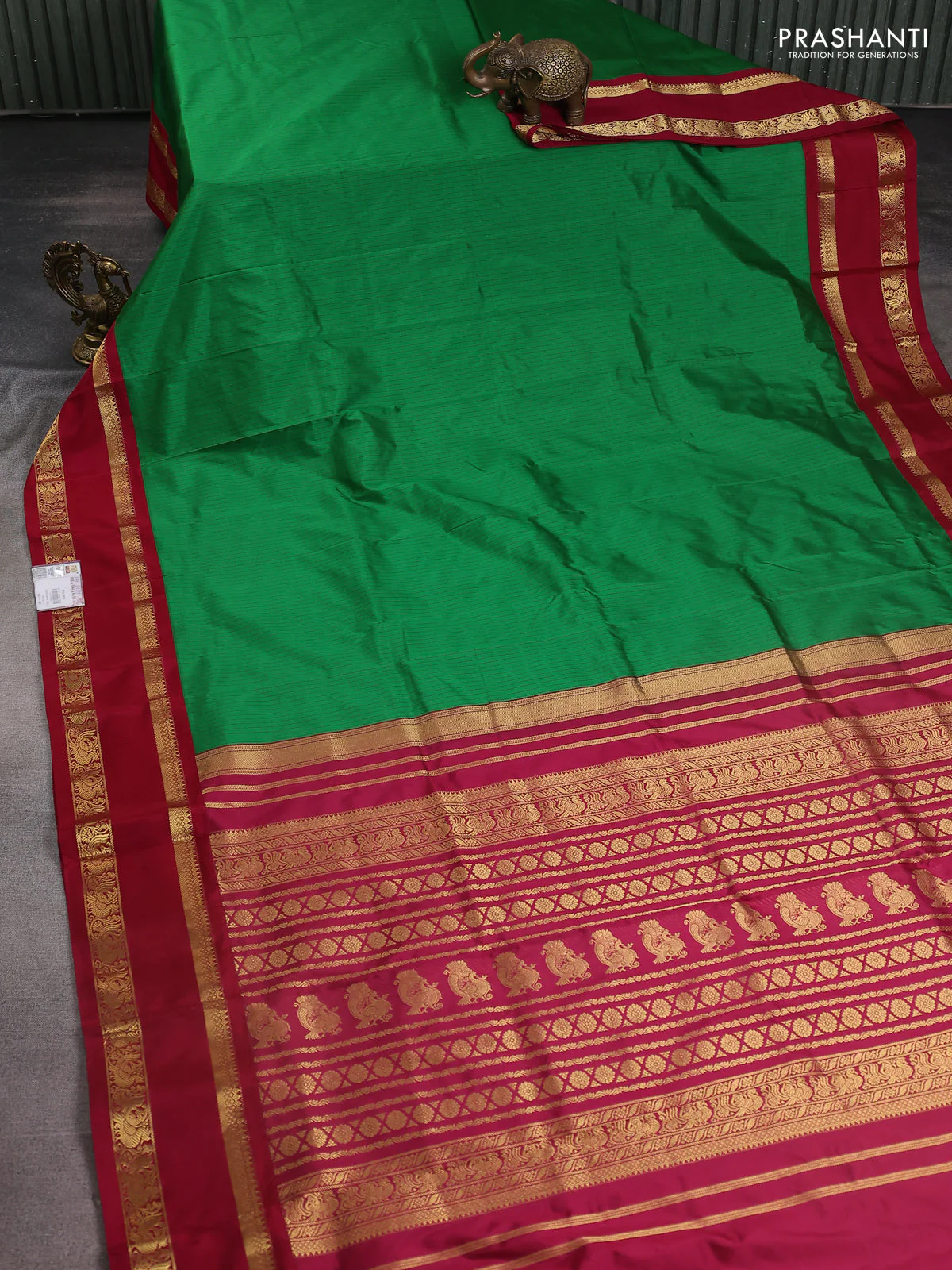 Narayanpet silk saree green and maroon with allover small checked pattern and rettapet annam zari woven korvai border - Image 2