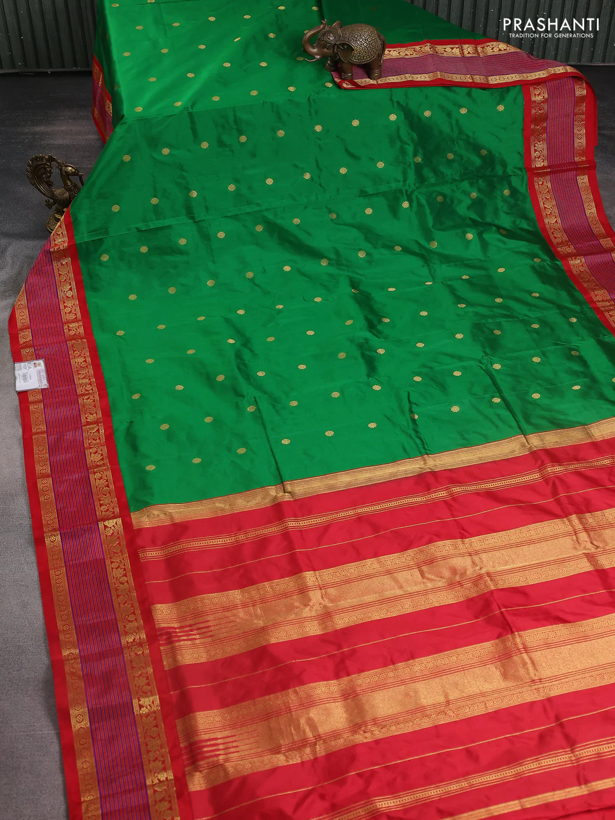 Narayanpet silk saree green and red with zari woven buttas and rettapet zari woven korvai border - Image 2
