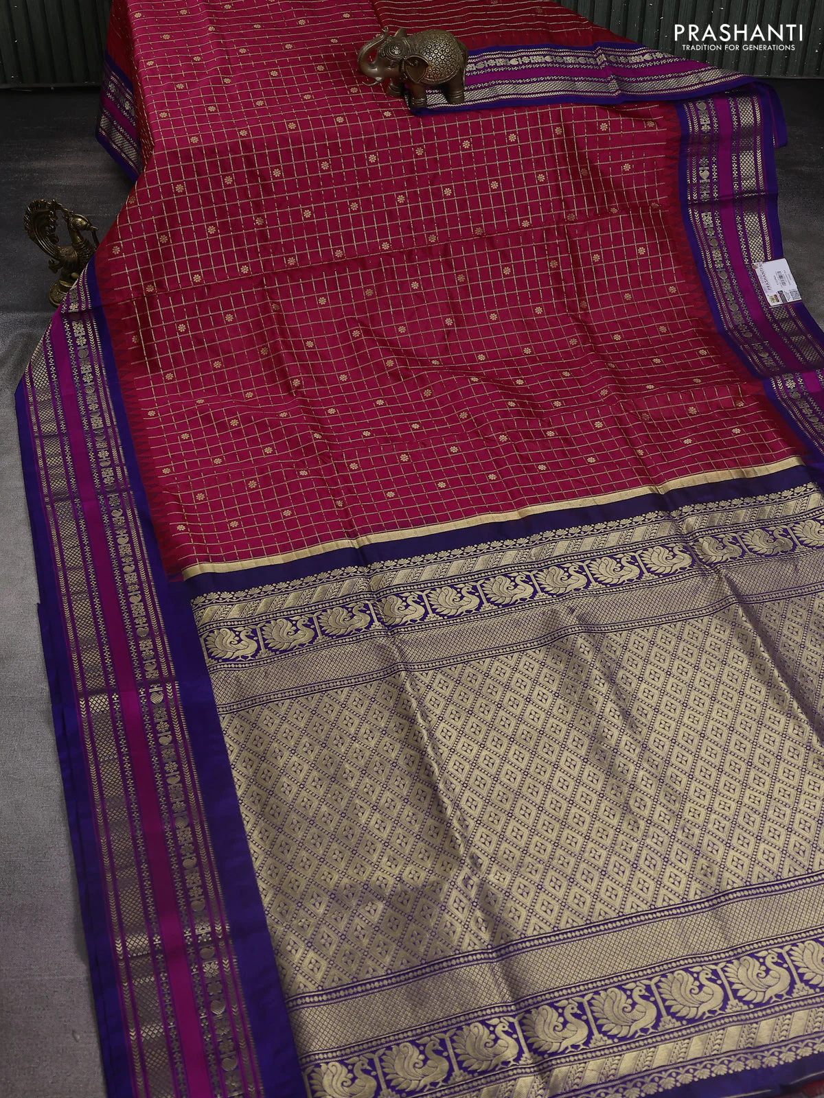 Narayanpet silk saree redish pink and blue with allover checked pattern & buttas and rettapet zari woven border - Image 2