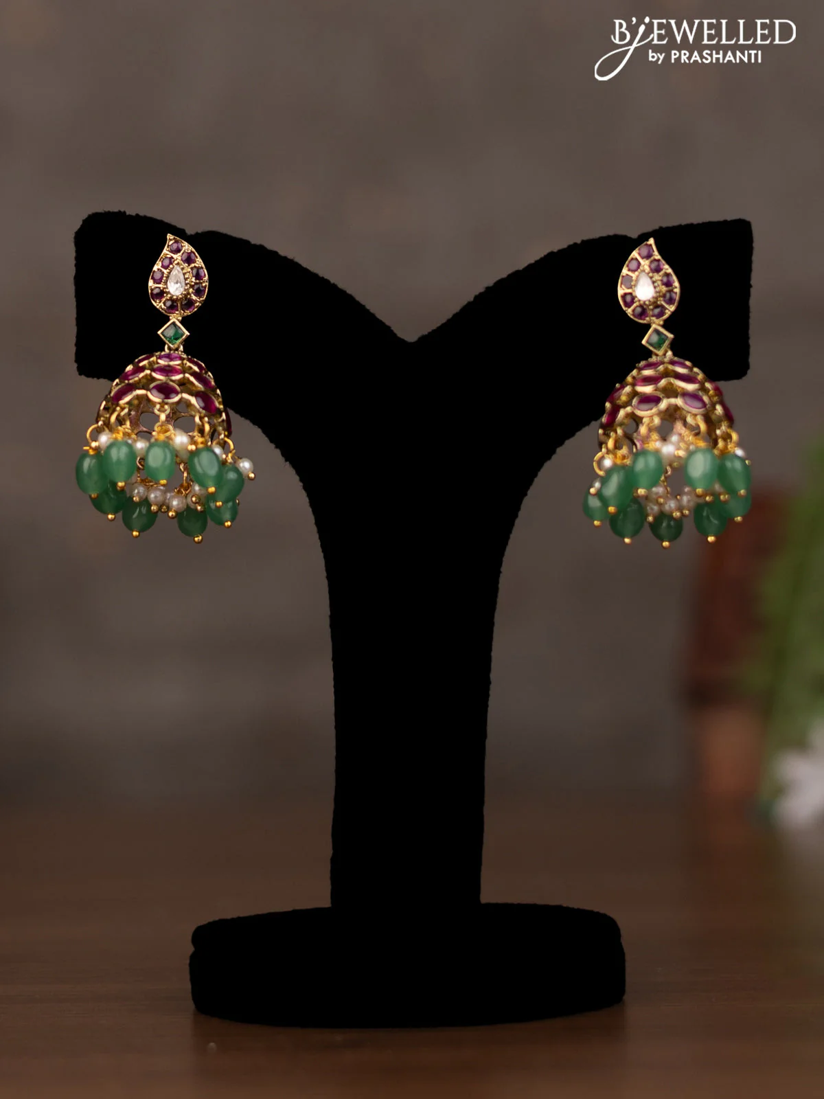 Necklace manga pattern with kundan stones and natural beads & prearl hangings in victorian finish - Image 2