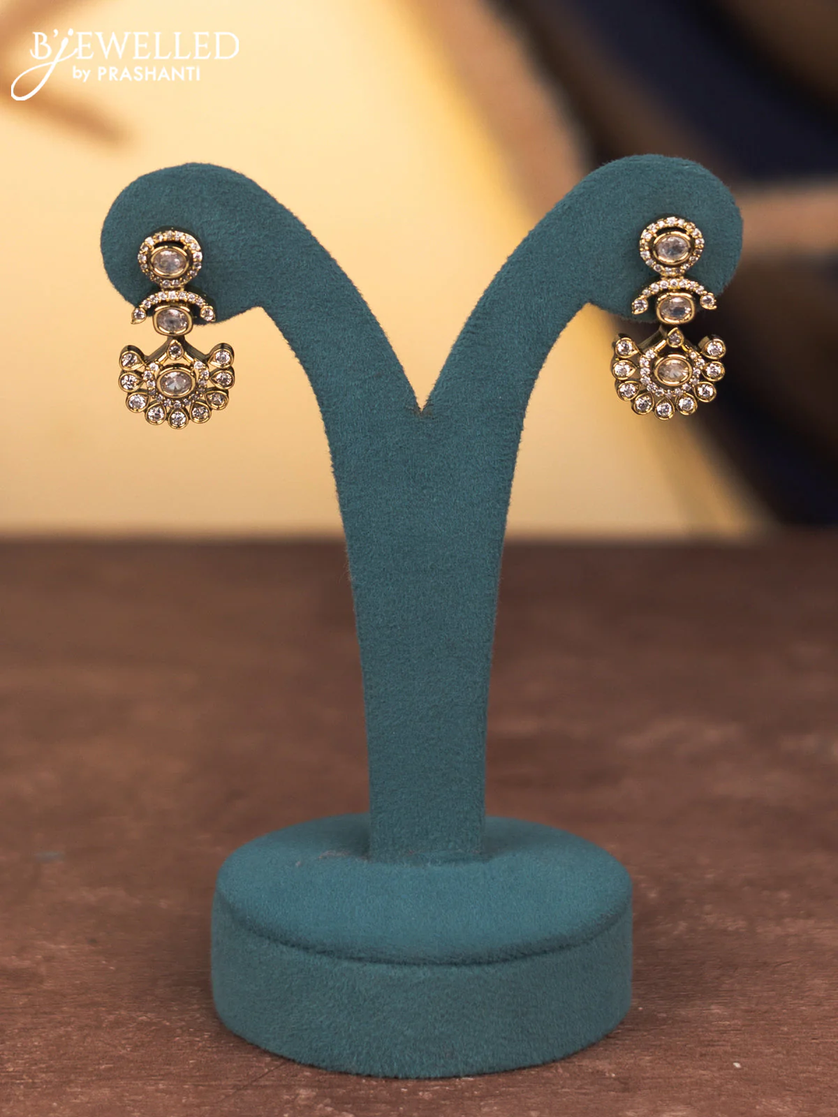 Necklace with cz stones in victorian finish - Image 2