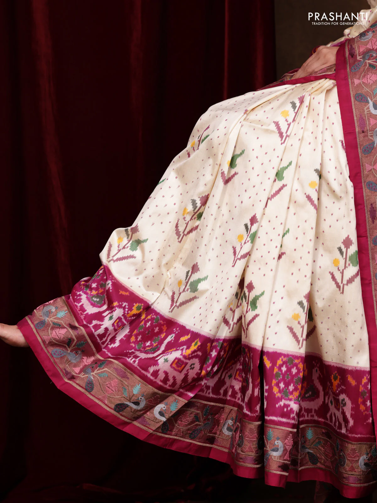 Off white-Magenta PInk Pochampally Silk Saree With Broder Embroidery - Image 3