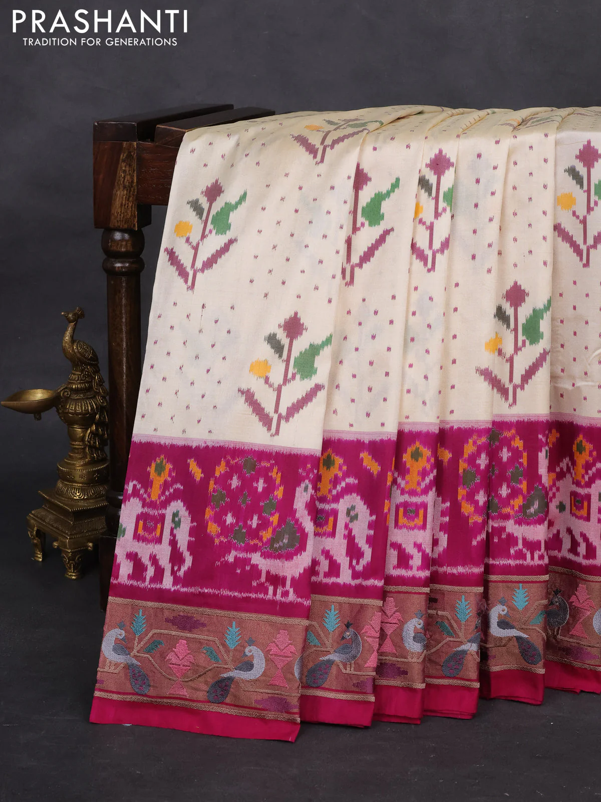 Off white-Magenta PInk Pochampally Silk Saree With Broder Embroidery - Image 6