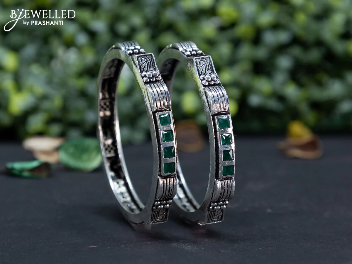 Oxidised bangle with emerald stones - Image 2