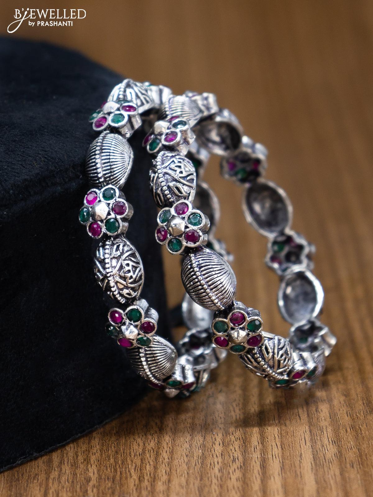 Oxidised bangles floral design with kemp stone