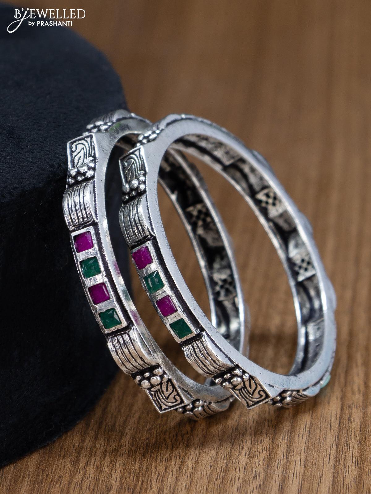Oxidised bangles with kemp stone