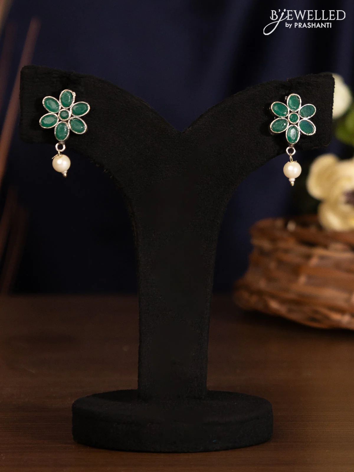 Oxidised haaram floral design with emerald stones - Image 2