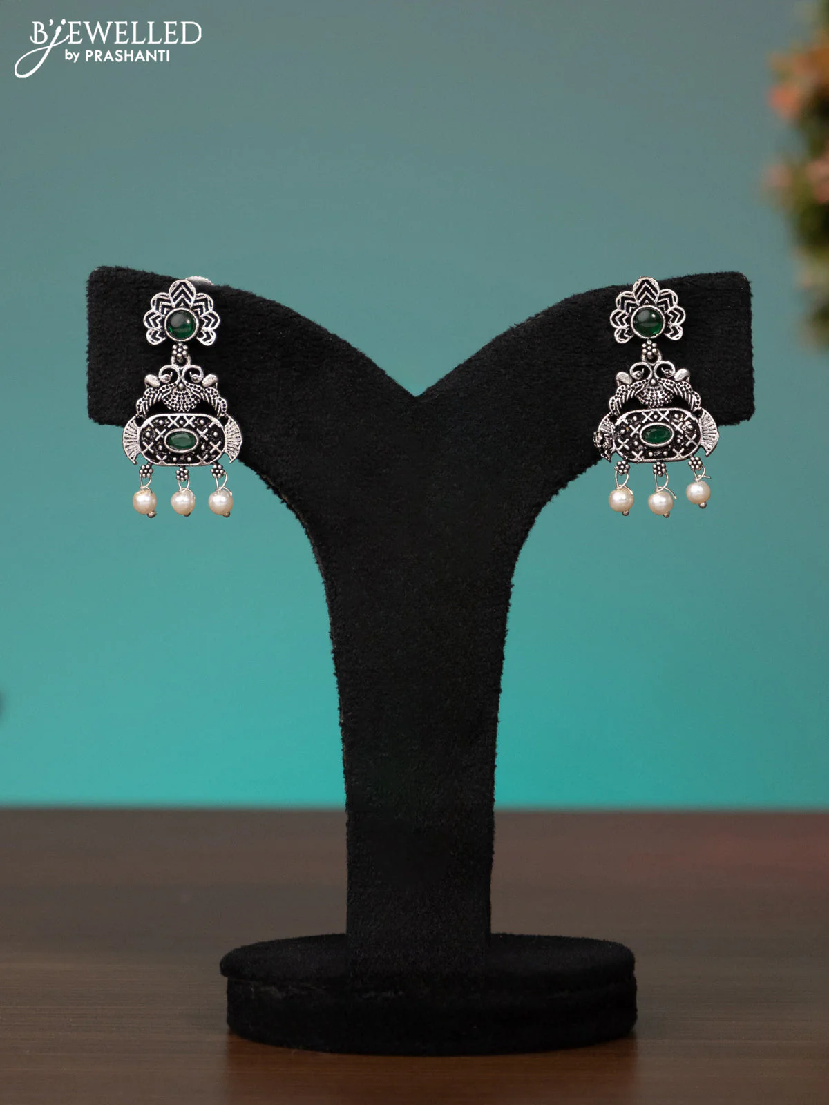 Oxidised haaram with emerald stones and pearl hangings - Image 2