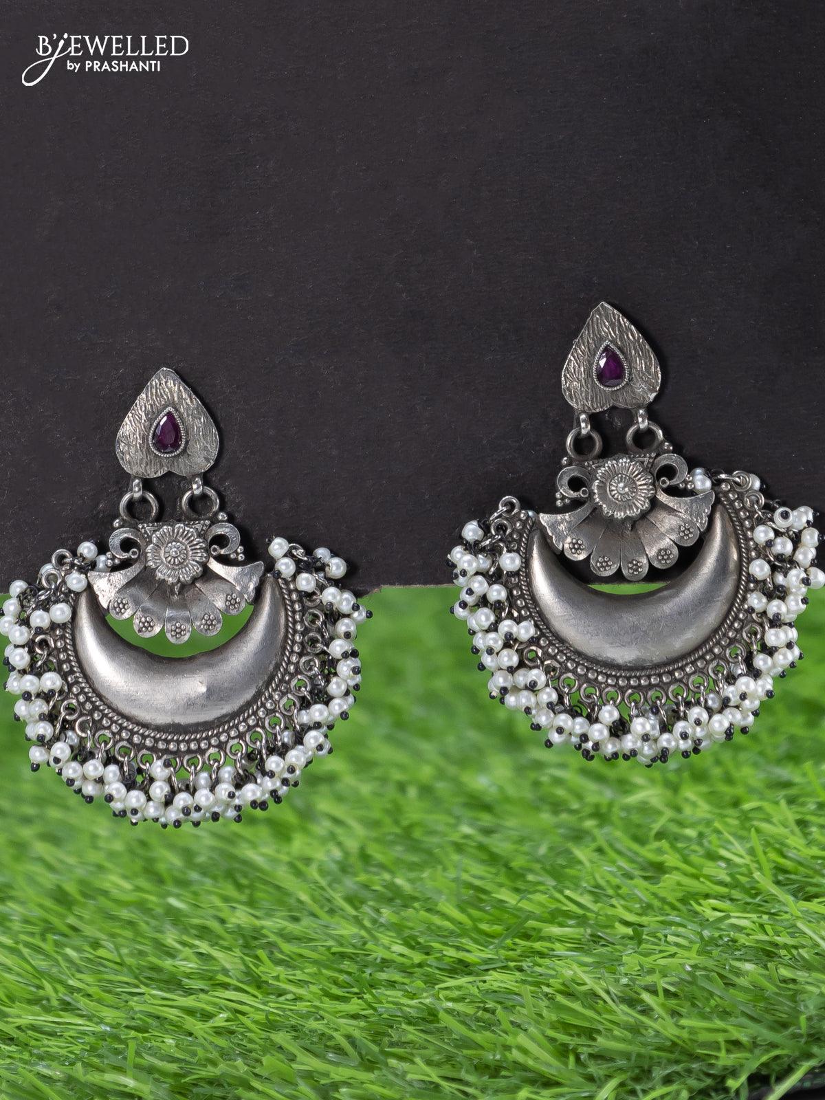 Oxidised haaram with kemp stone and pearl hangings - Image 2