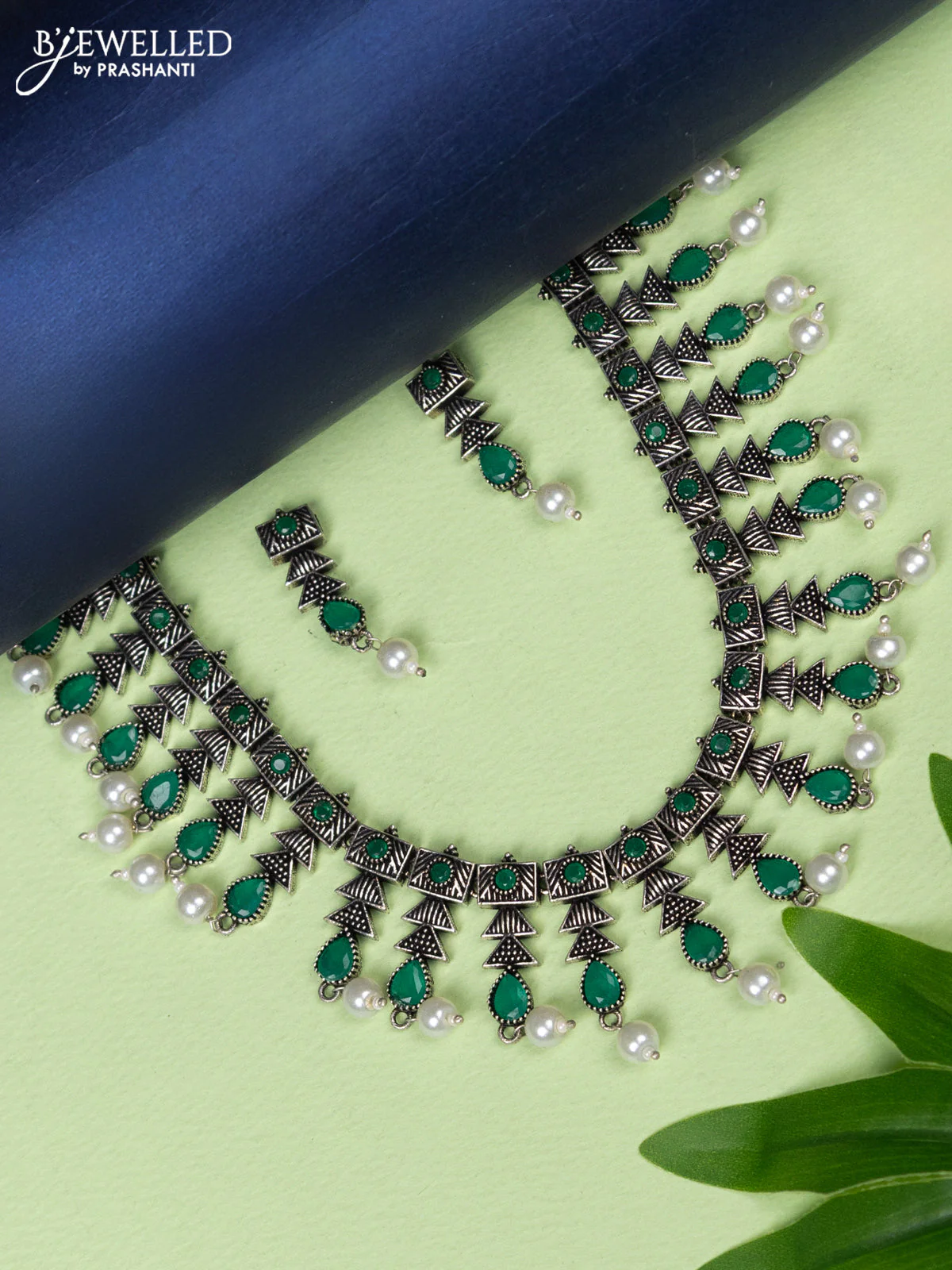 Oxidised necklace with emerald stones and pearl hangings