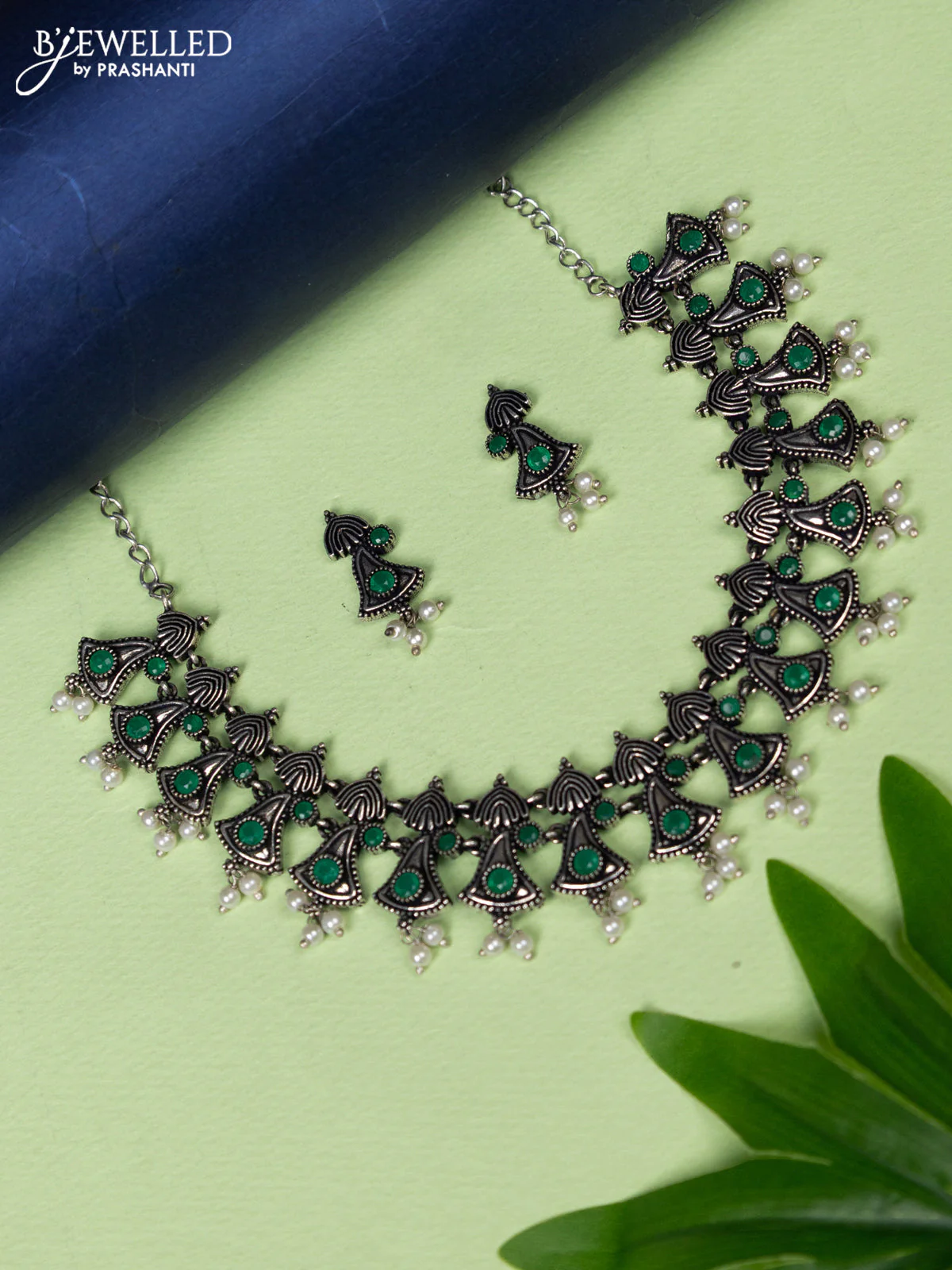 Oxidised necklace with emerald stones with pearl hangings