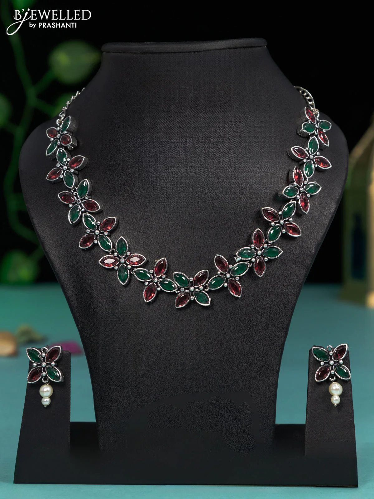 Oxidised necklace with kemp stones