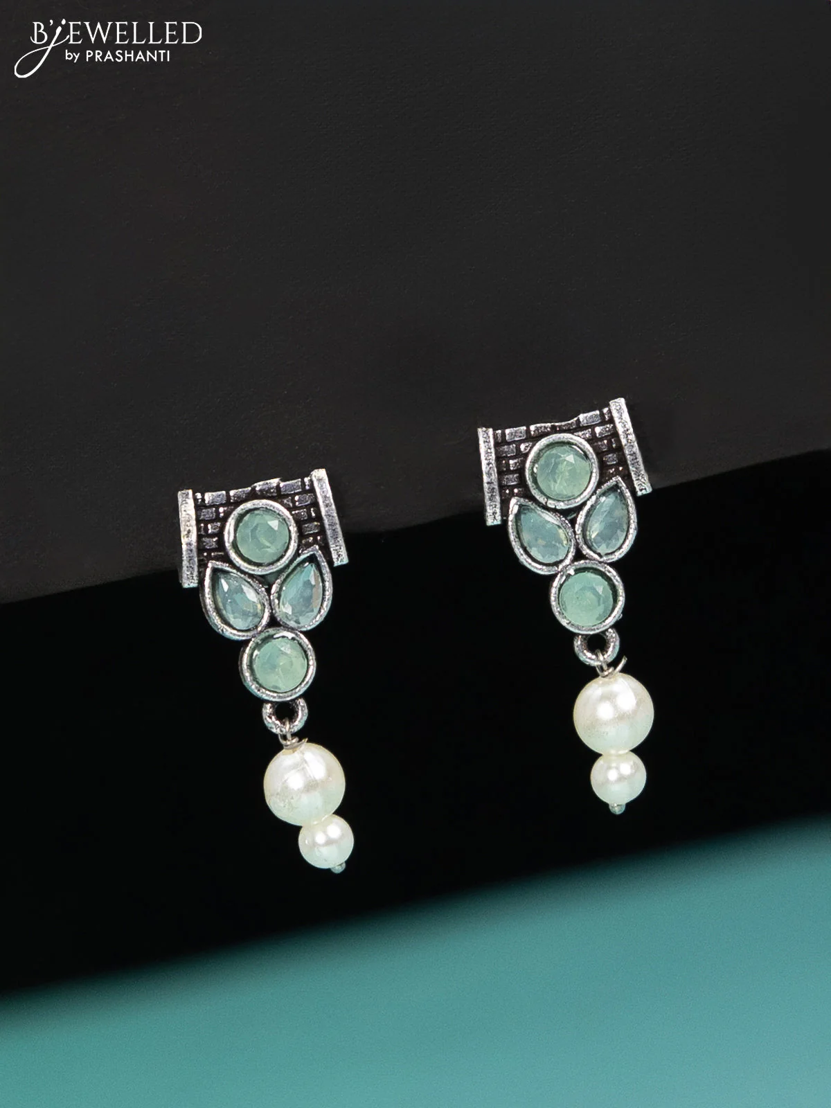 Oxidised necklace with mint green stones - Image 2
