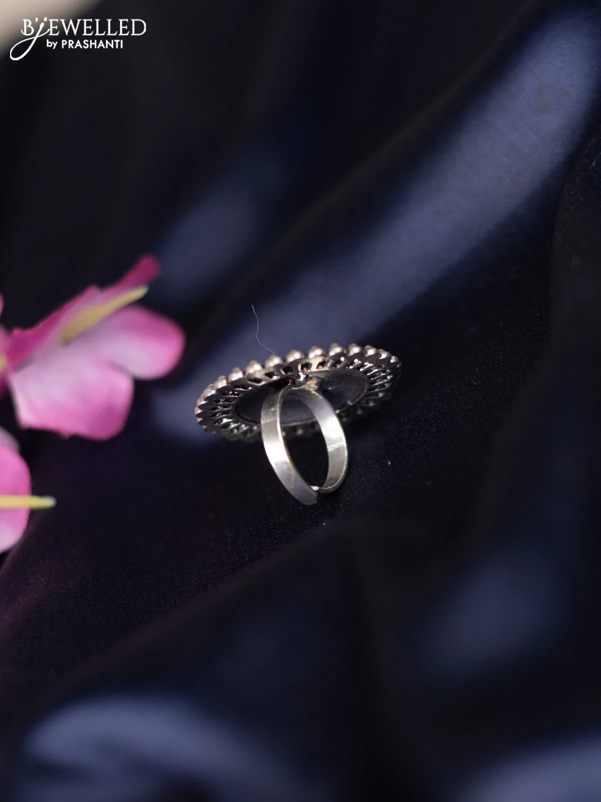 Oxidised ring with black stones - Image 2