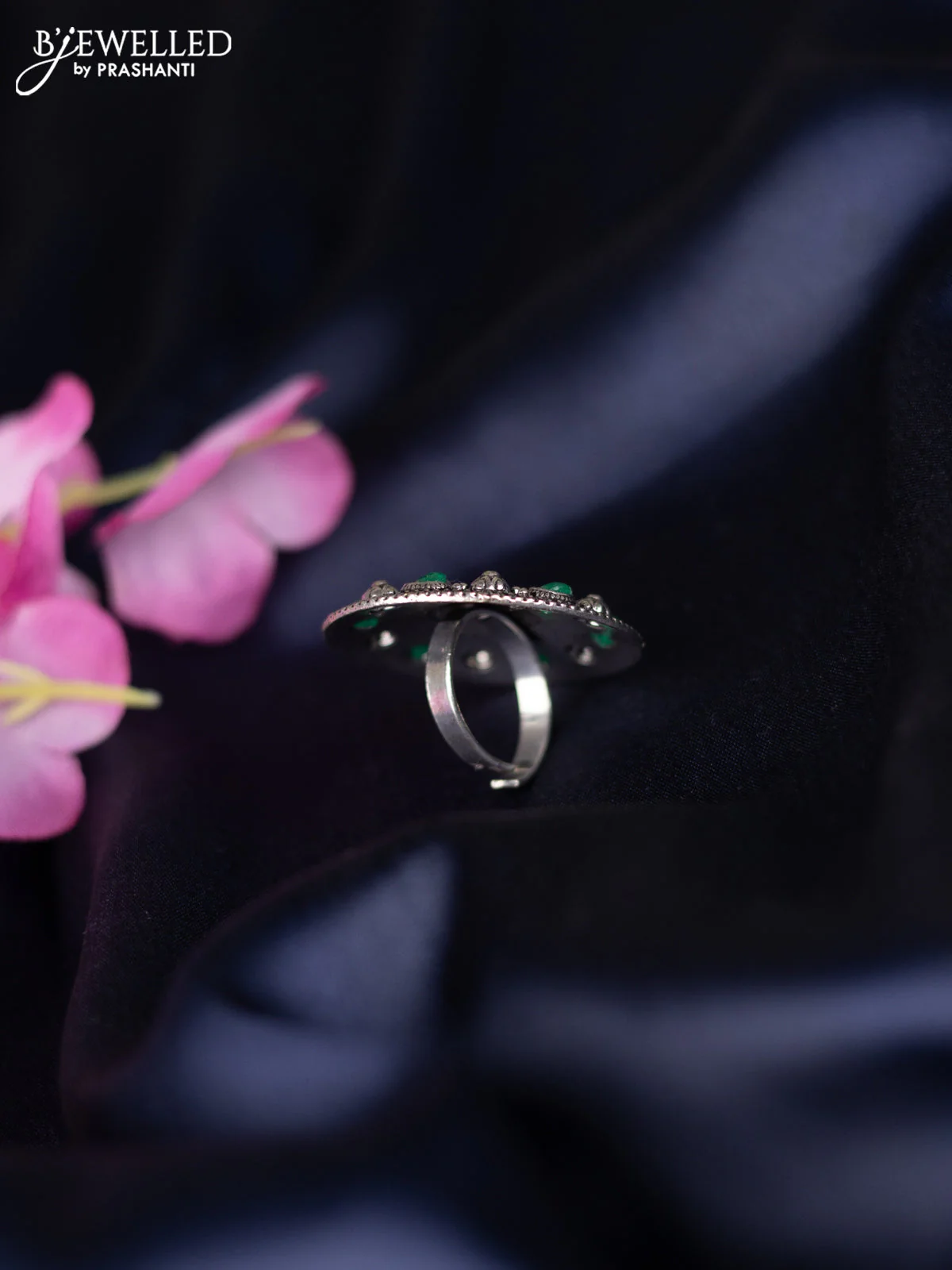Oxidised ring with emerald stones - Image 2