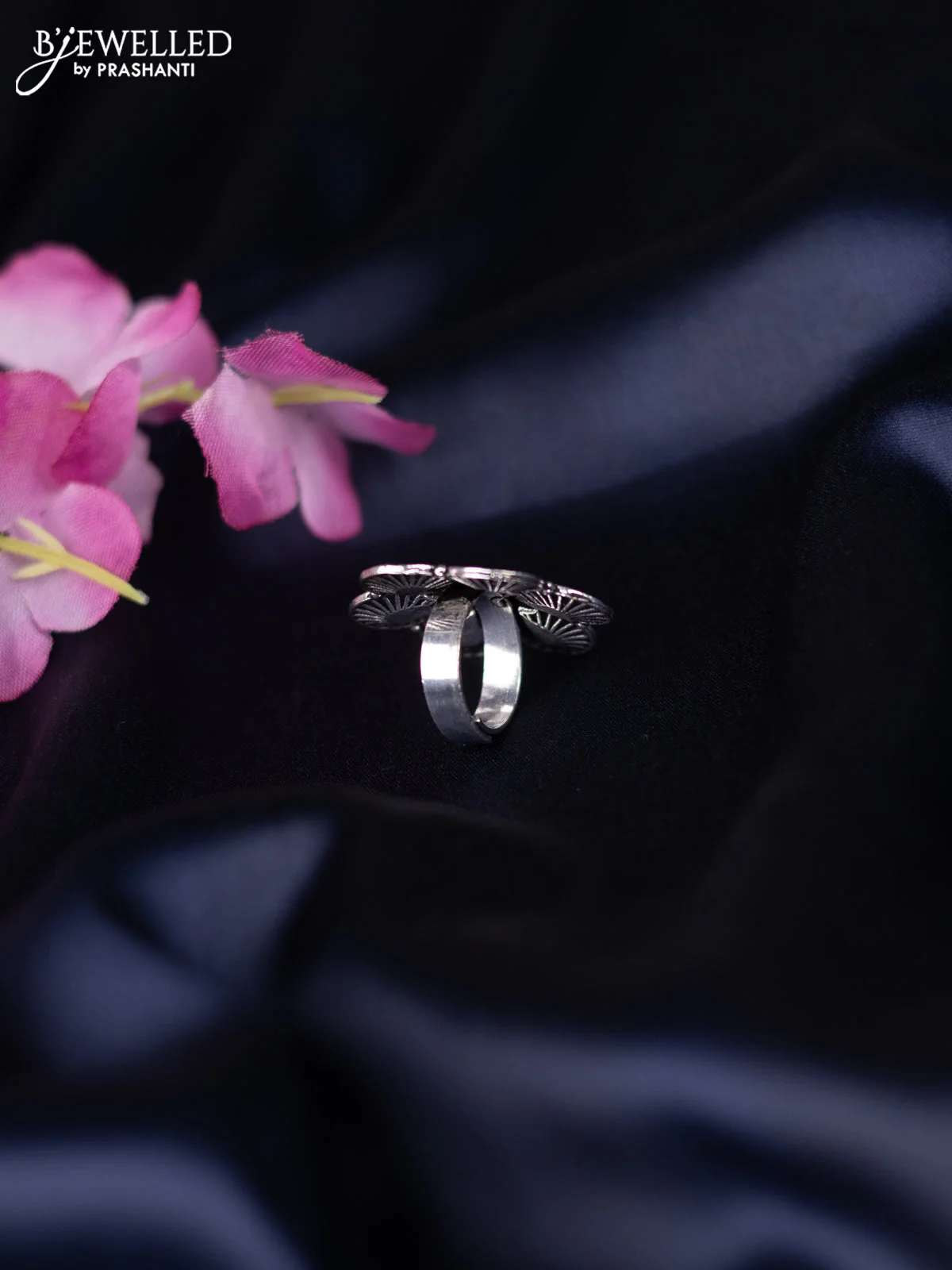 Oxidised ring with floral design - Image 2