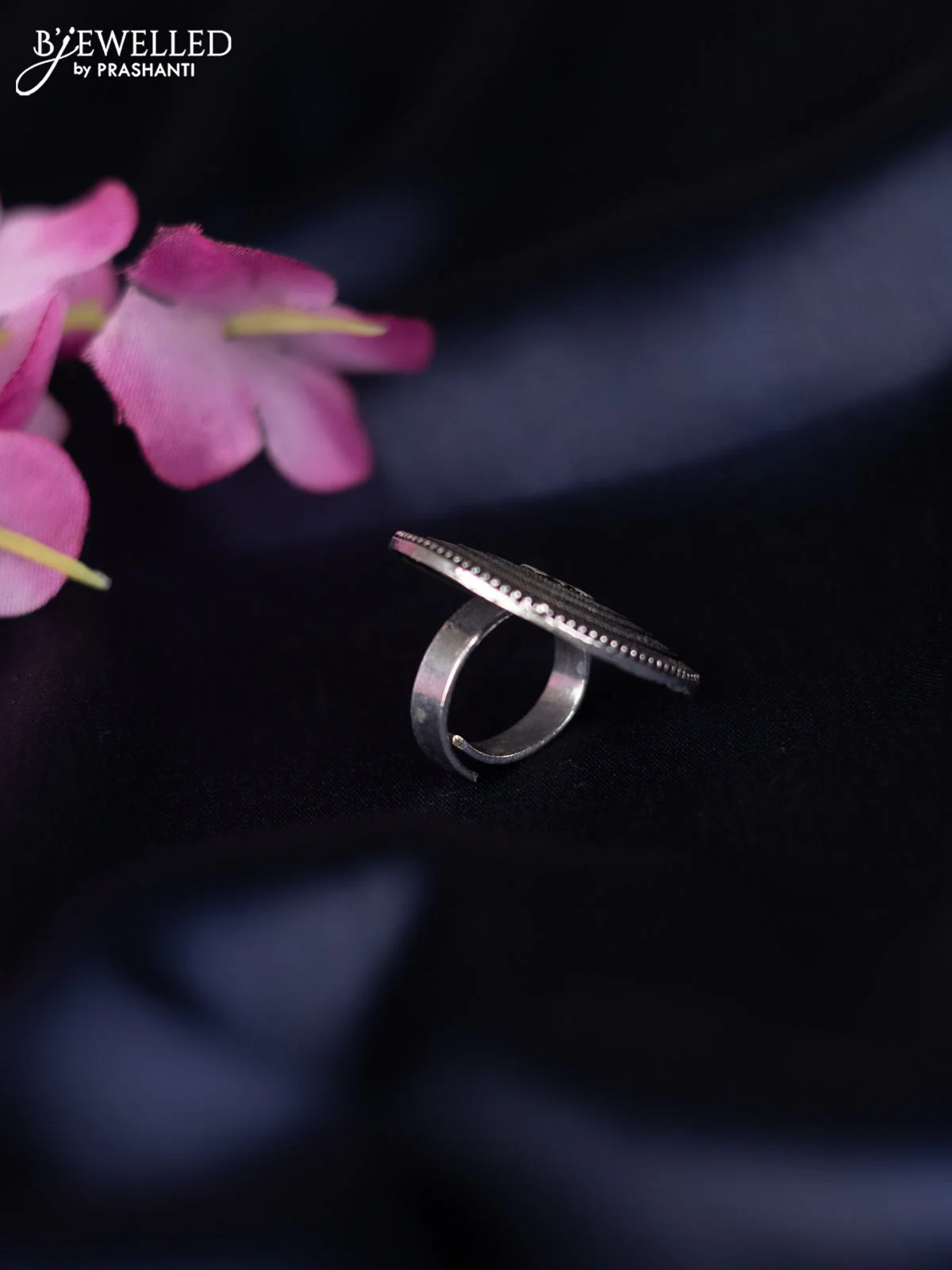 Oxidised ring with simple design - Image 2
