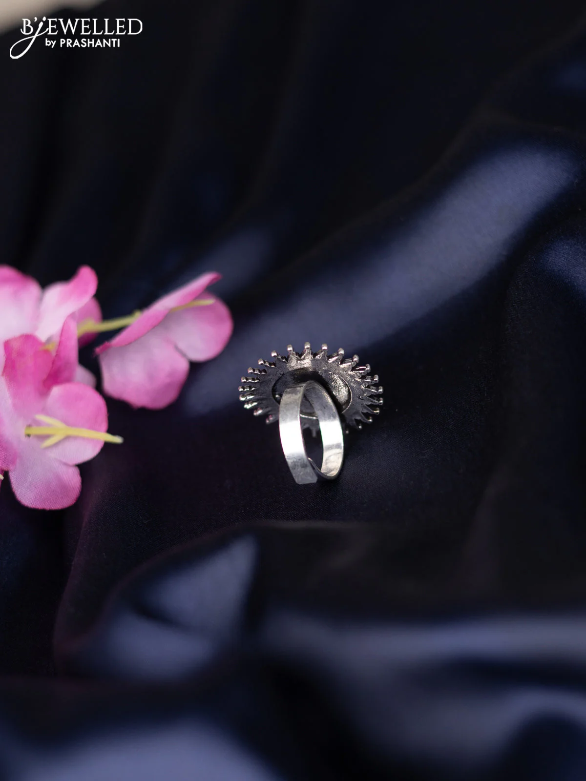 Oxidised ring with simple design - Image 2