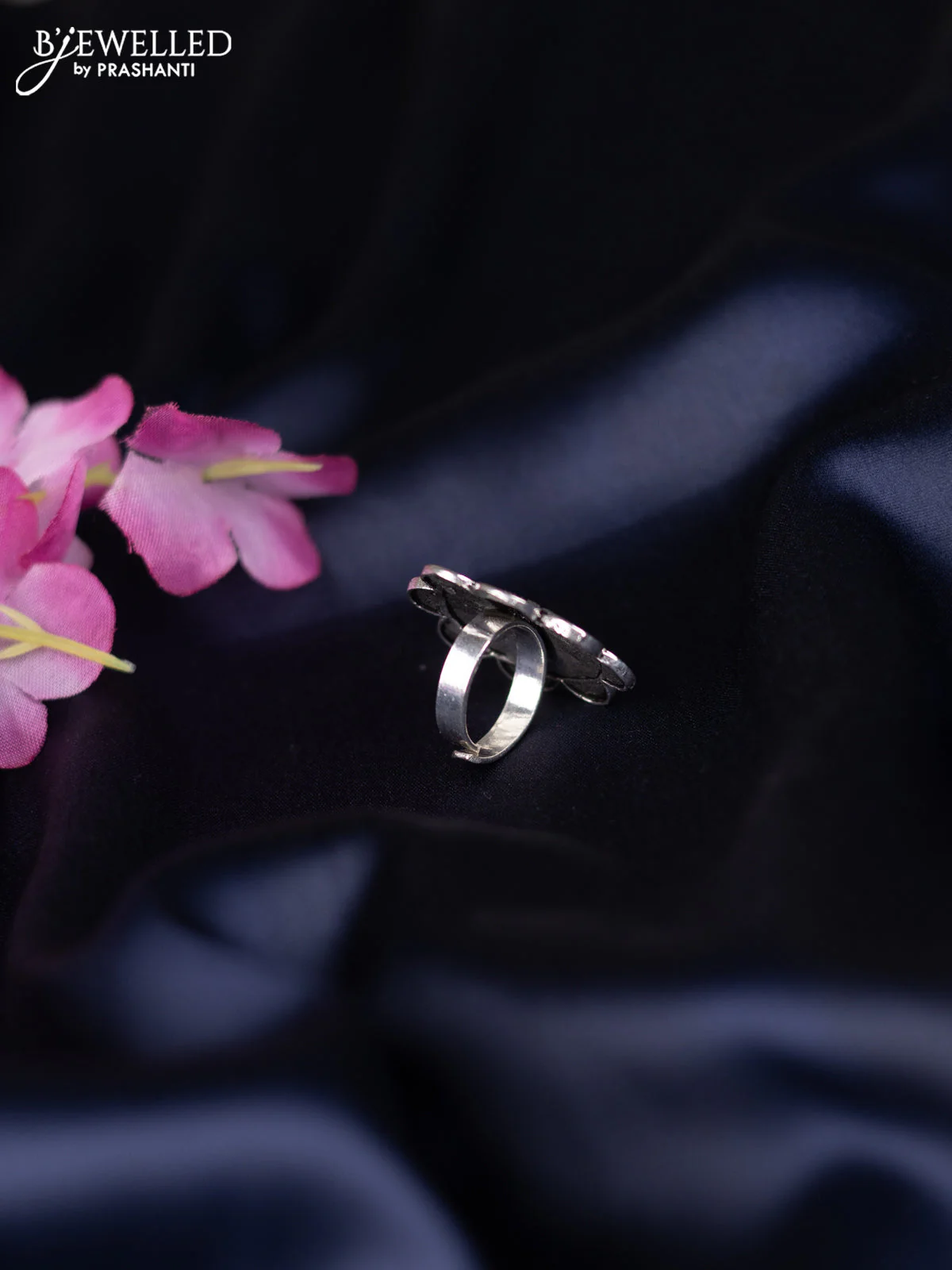Oxidised ring with simple design - Image 2