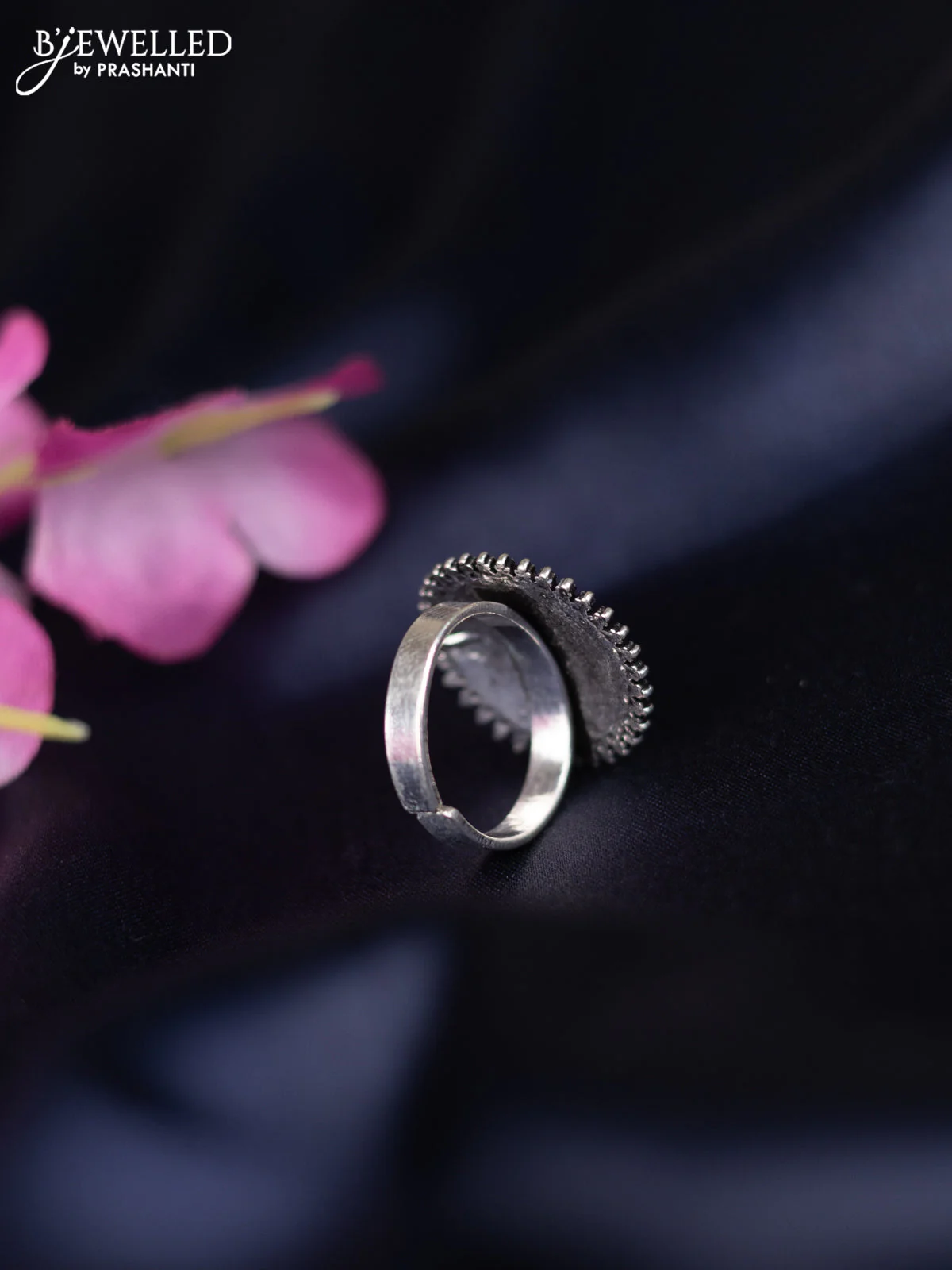 Oxidised ring with simple design - Image 2