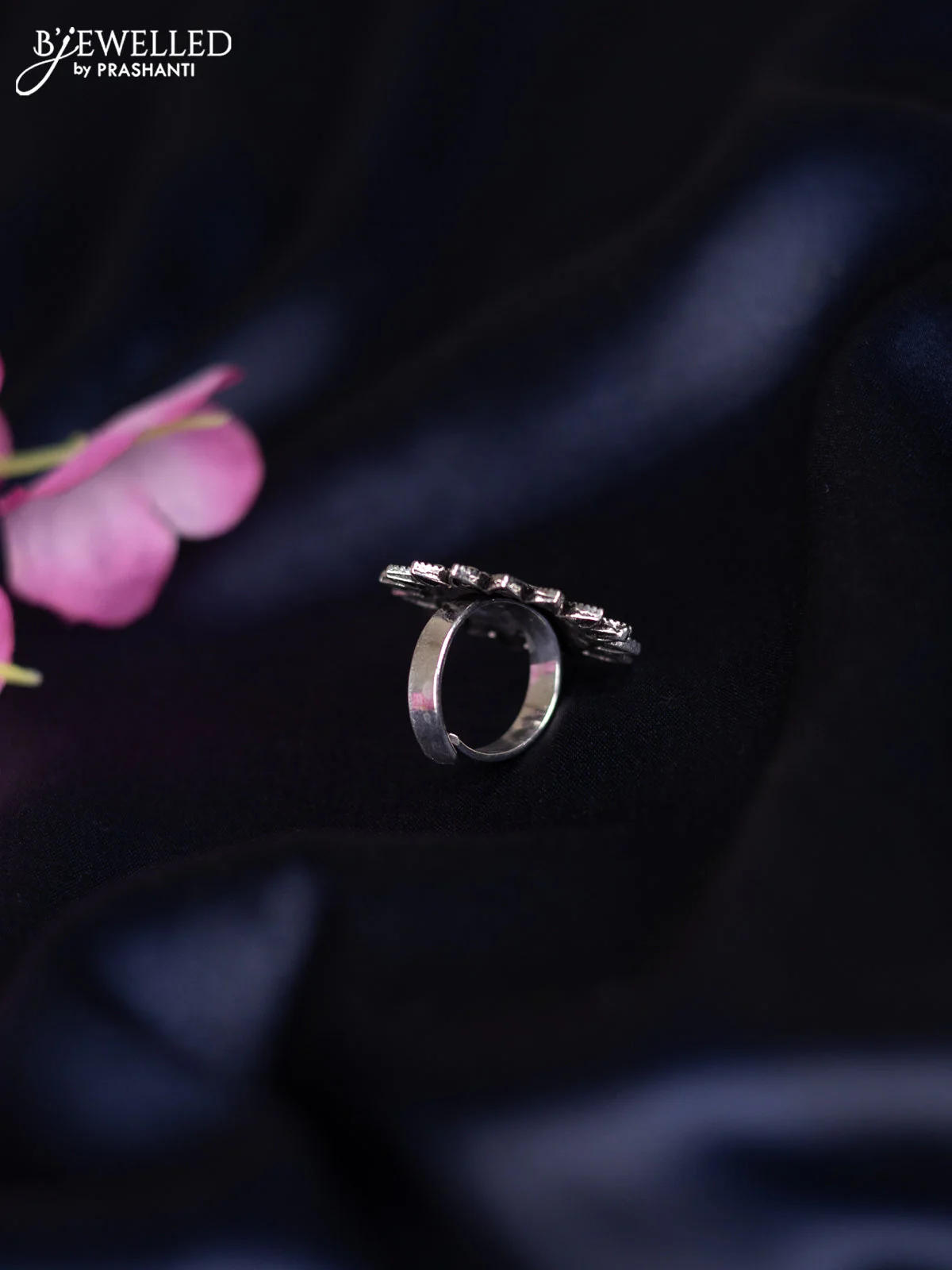 Oxidised ring with simple design - Image 2