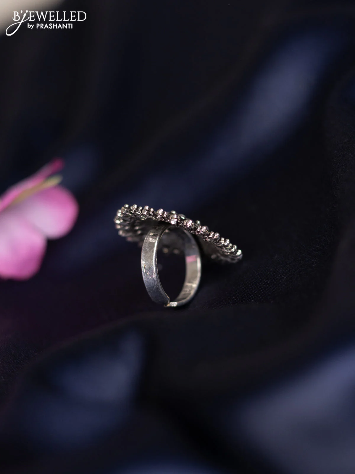 Oxidised ring with simple design - Image 2