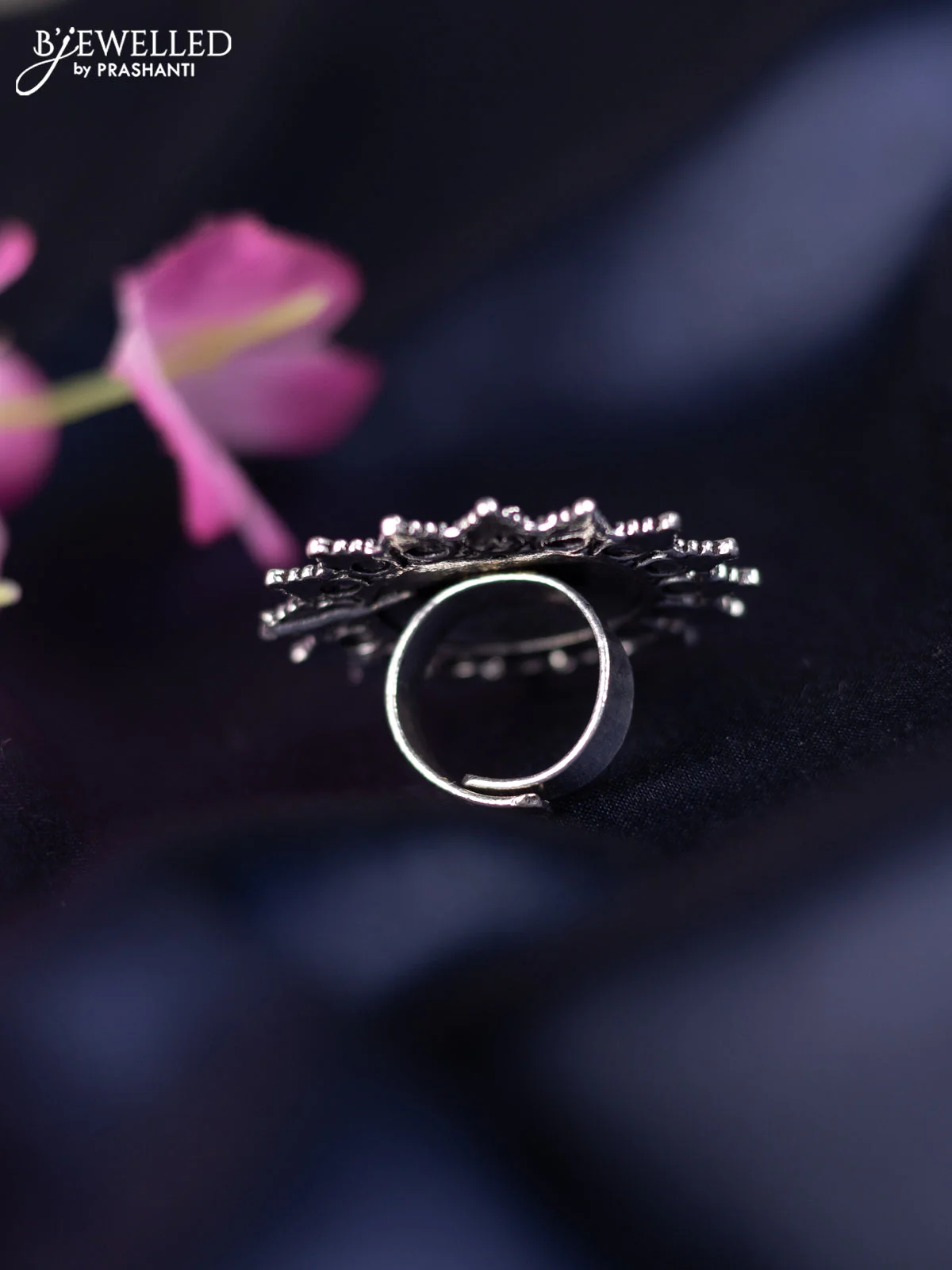 Oxidised ring with simple design - Image 2